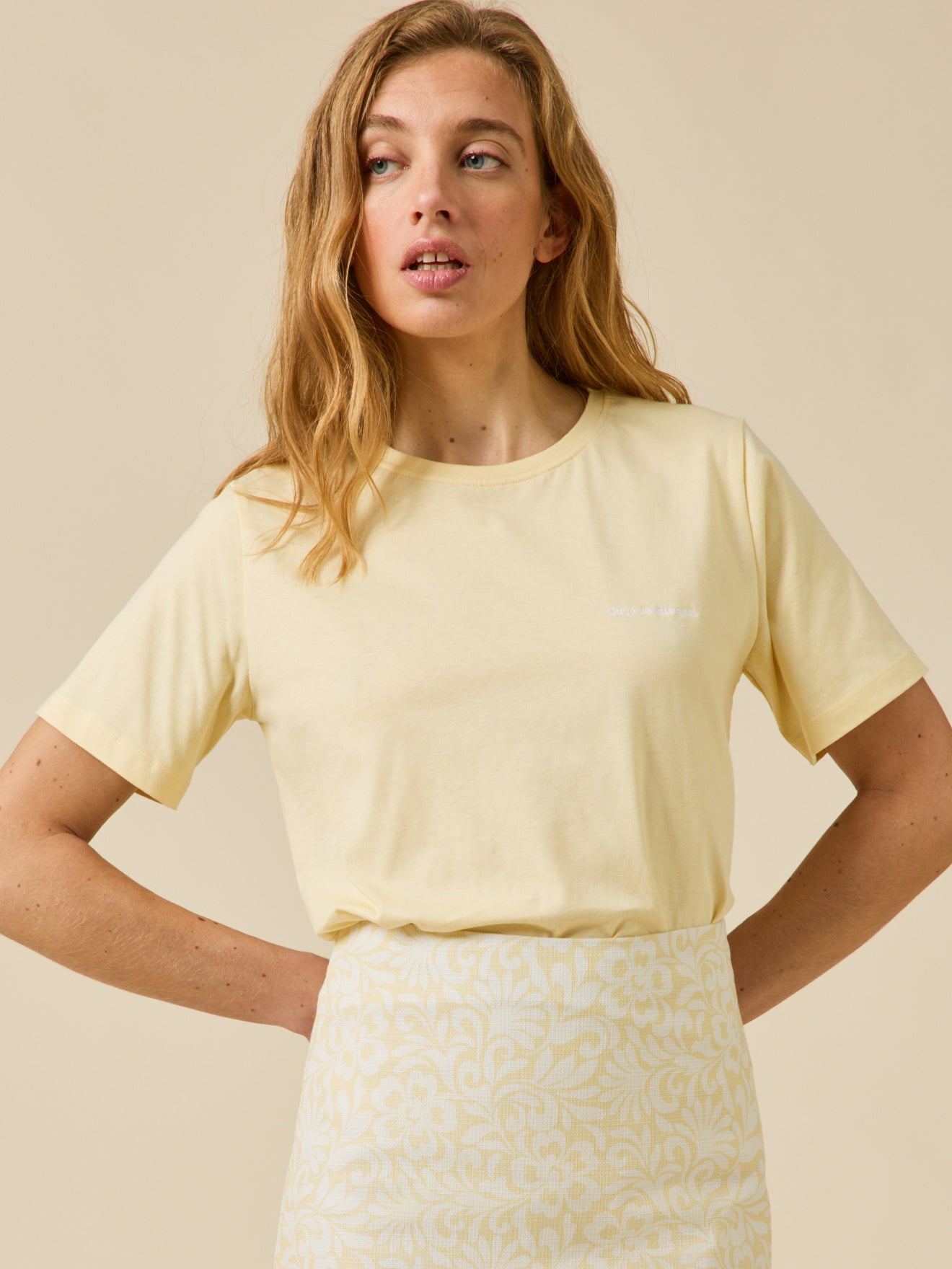 Besticktes Damen-T-Shirt aus Bio-Baumwolle