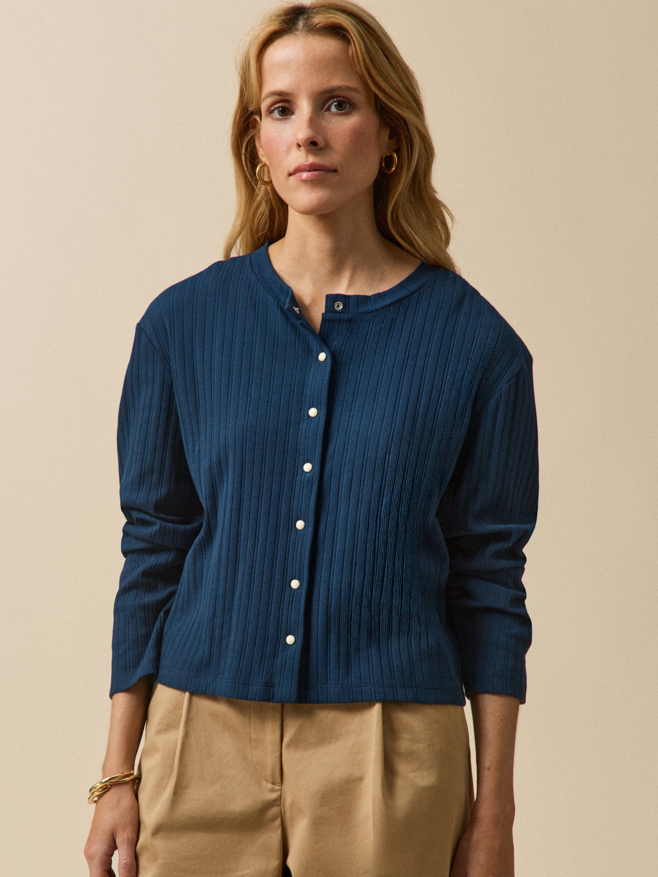 Geknöpftes Damen-T-Shirt aus Bio-Baumwolle