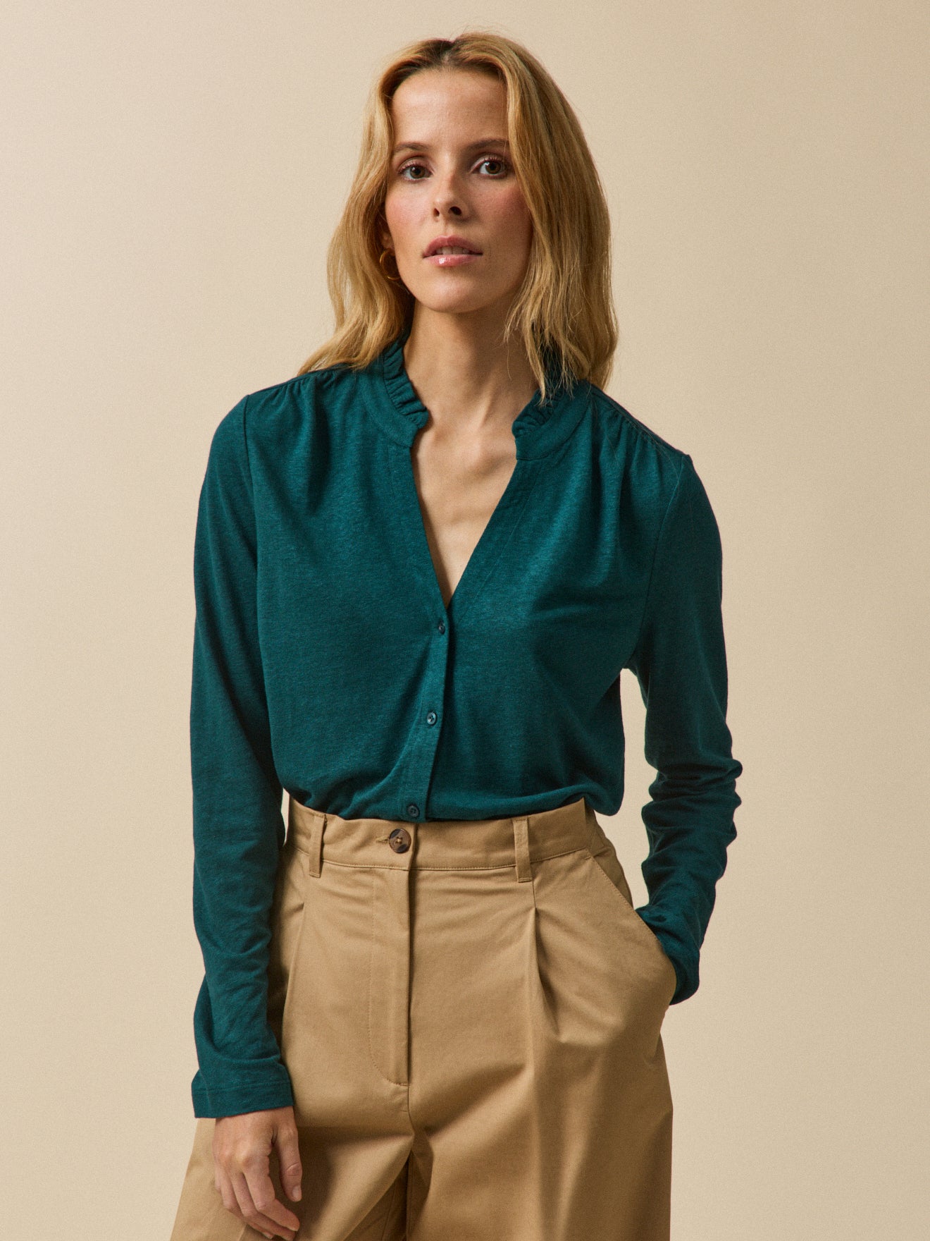 Geknöpfte Damenbluse aus Leinen und Viskose