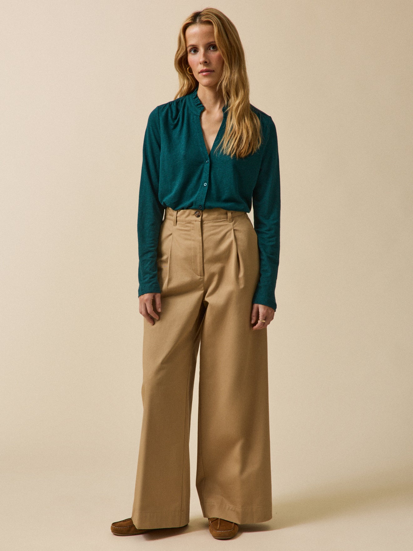 Geknöpfte Damenbluse aus Leinen und Viskose