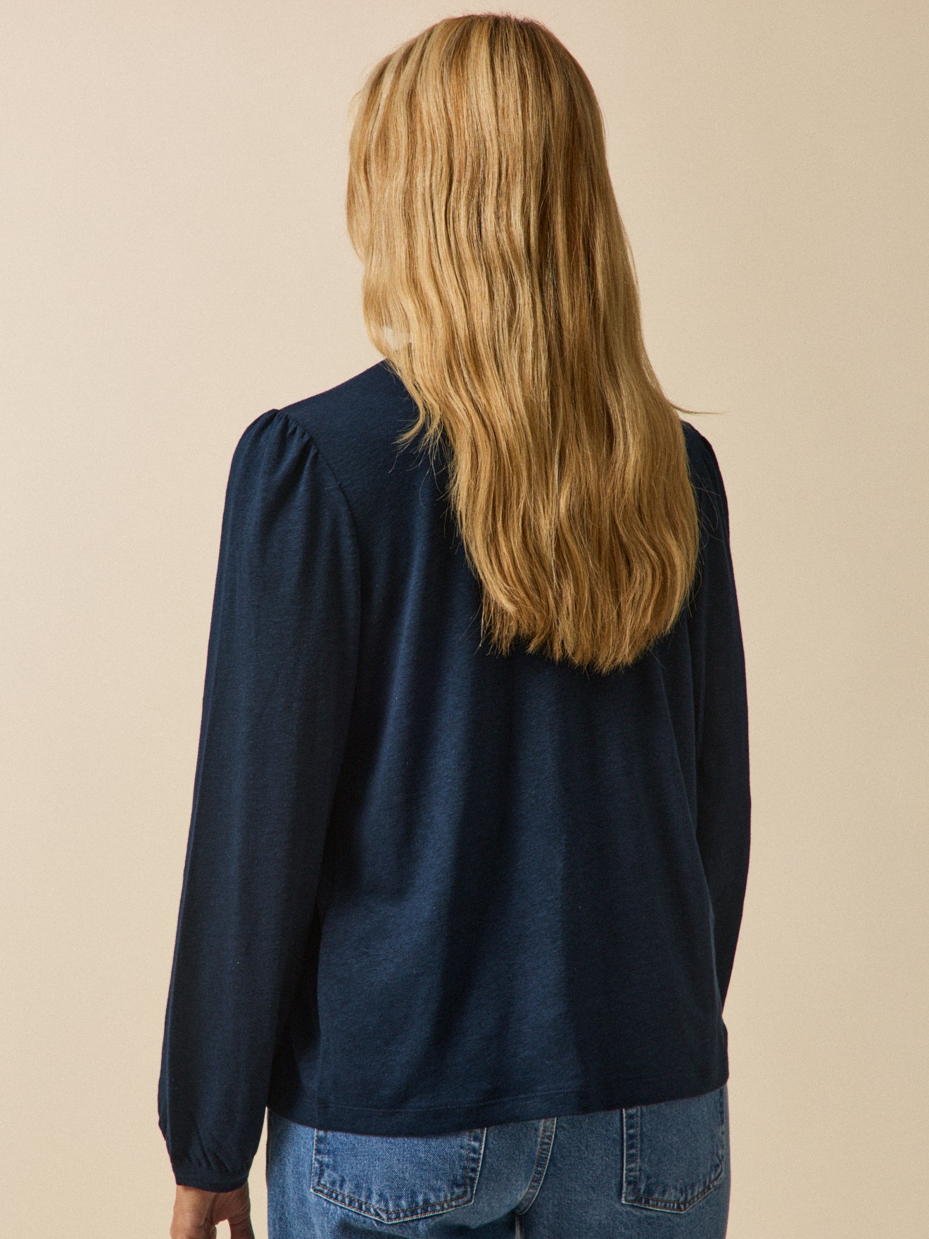 Damenbluse mit Spitze aus Leinen und Viskose