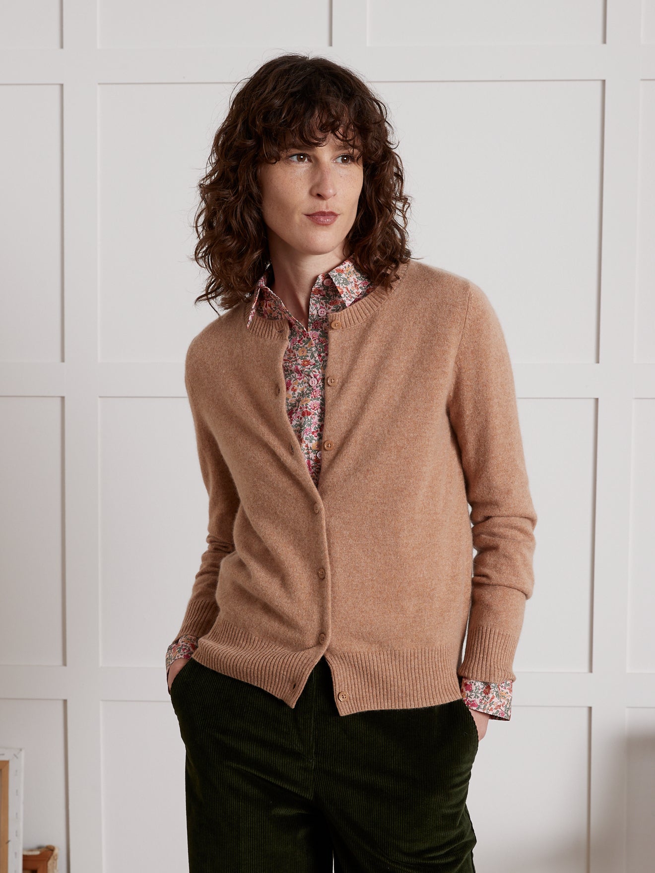 Geknöpfter Damen-Cardigan – Cashmere-Kollektion