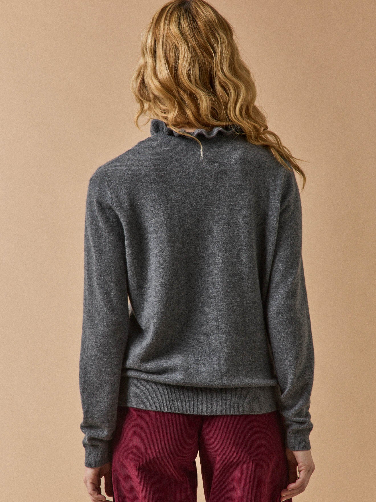 Damen-Cardigan mit Volants am Ausschnitt - Cashmere-Kollektion