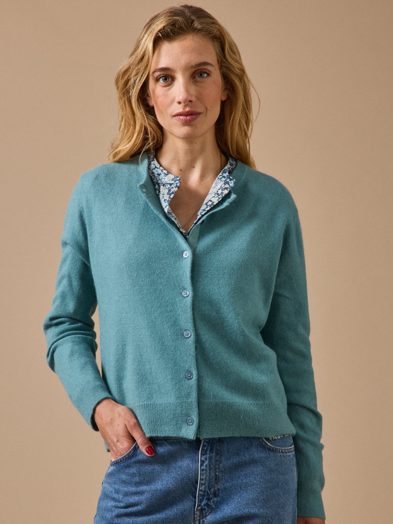 Geknöpfter Damen-Cardigan - Cashmere-Kollektion