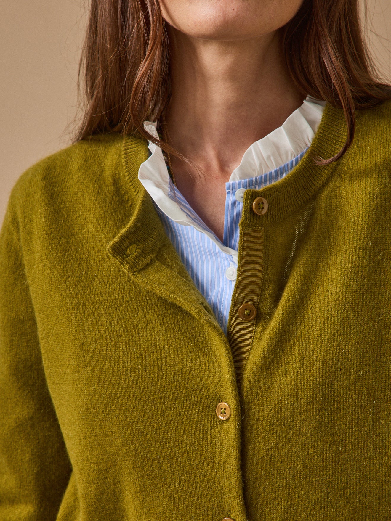 Geknöpfter Damen-Cardigan - Cashmere-Kollektion