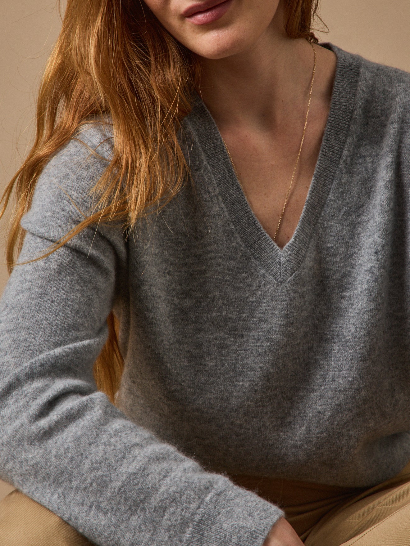 Damenpullover mit V-Ausschnitt - Cashmere-Kollektion