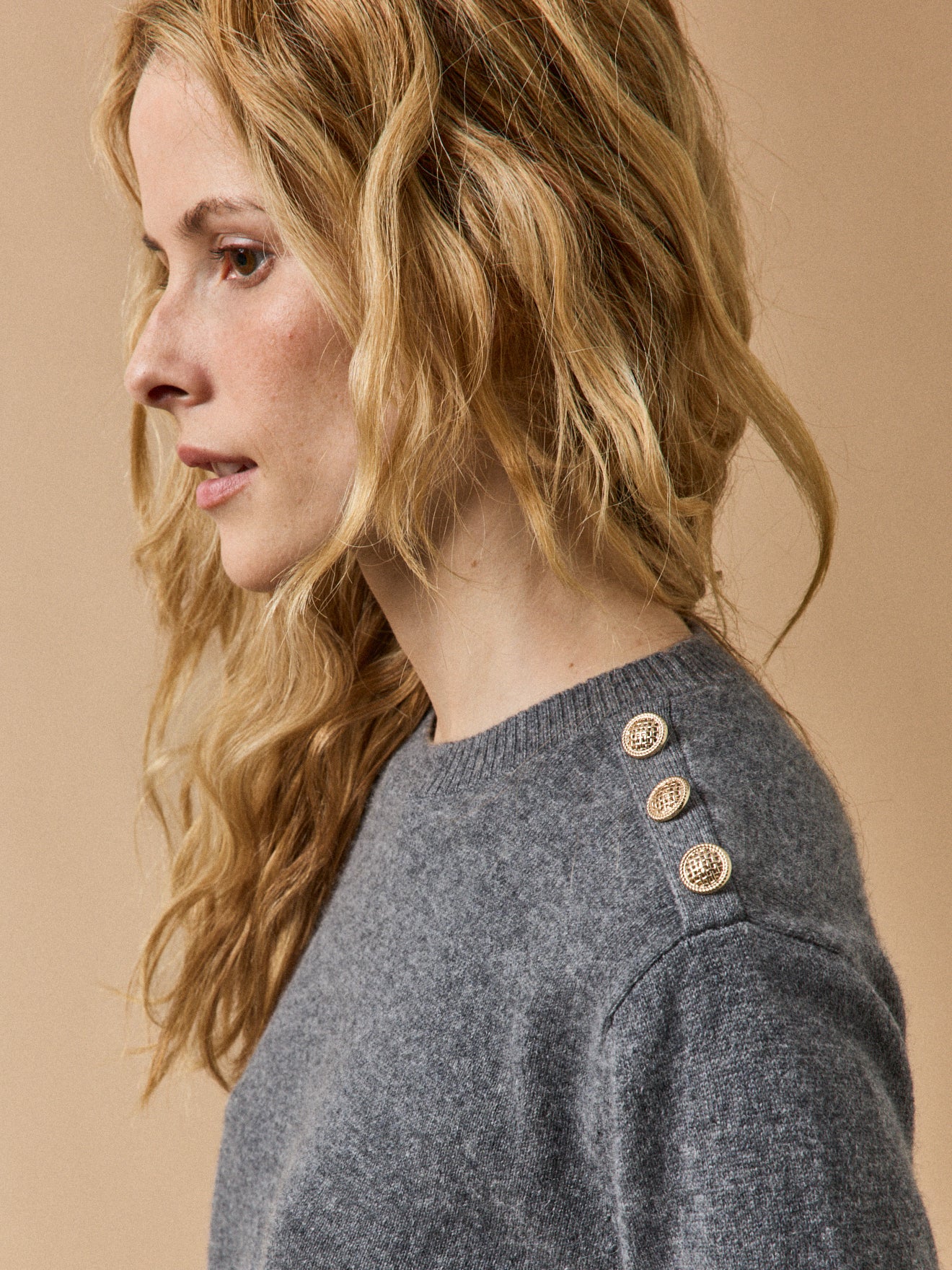 Damenpullover mit Schulterknöpfen - Cashmere-Kollektion