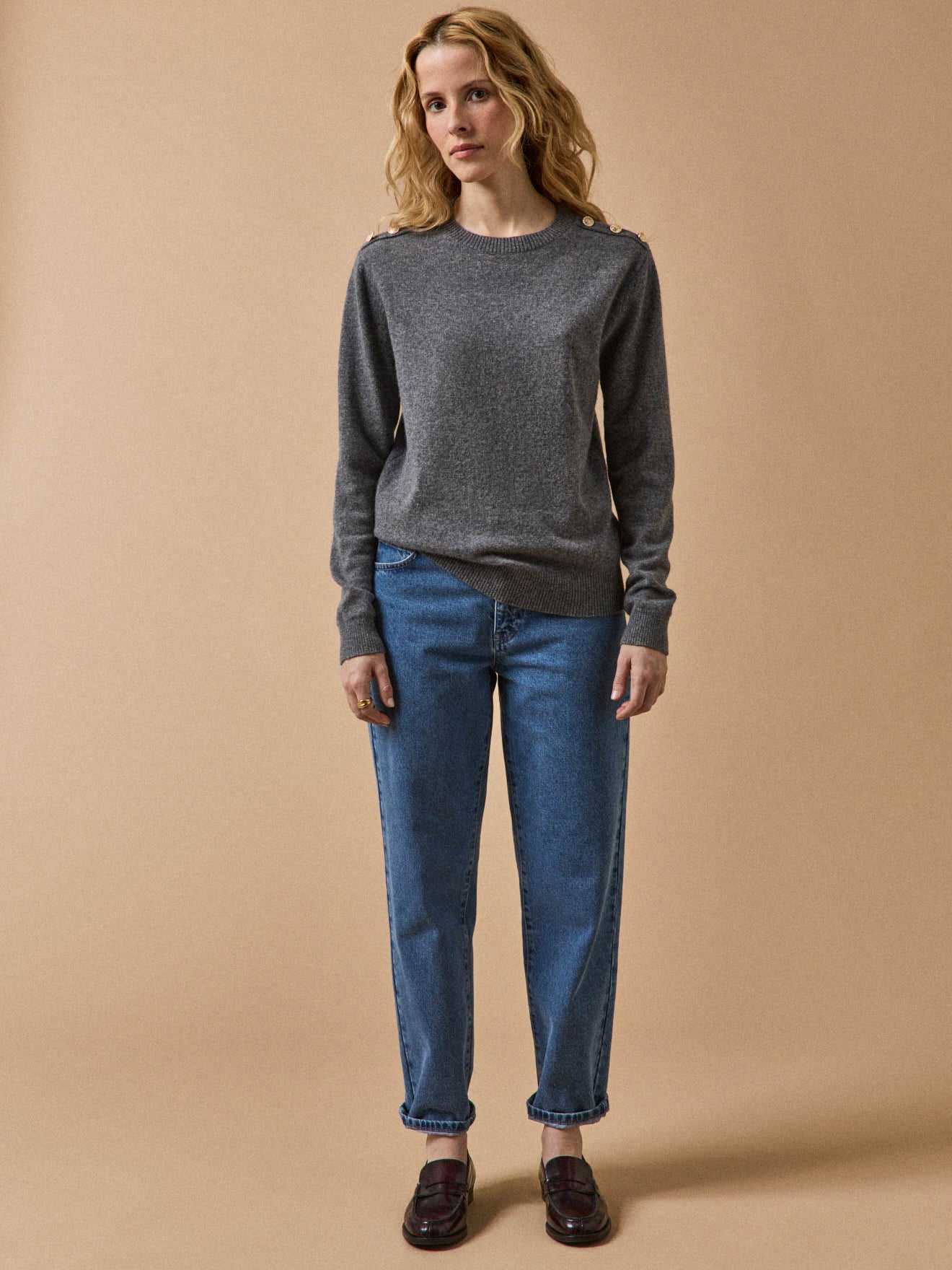 Damenpullover mit Schulterknöpfen - Cashmere-Kollektion