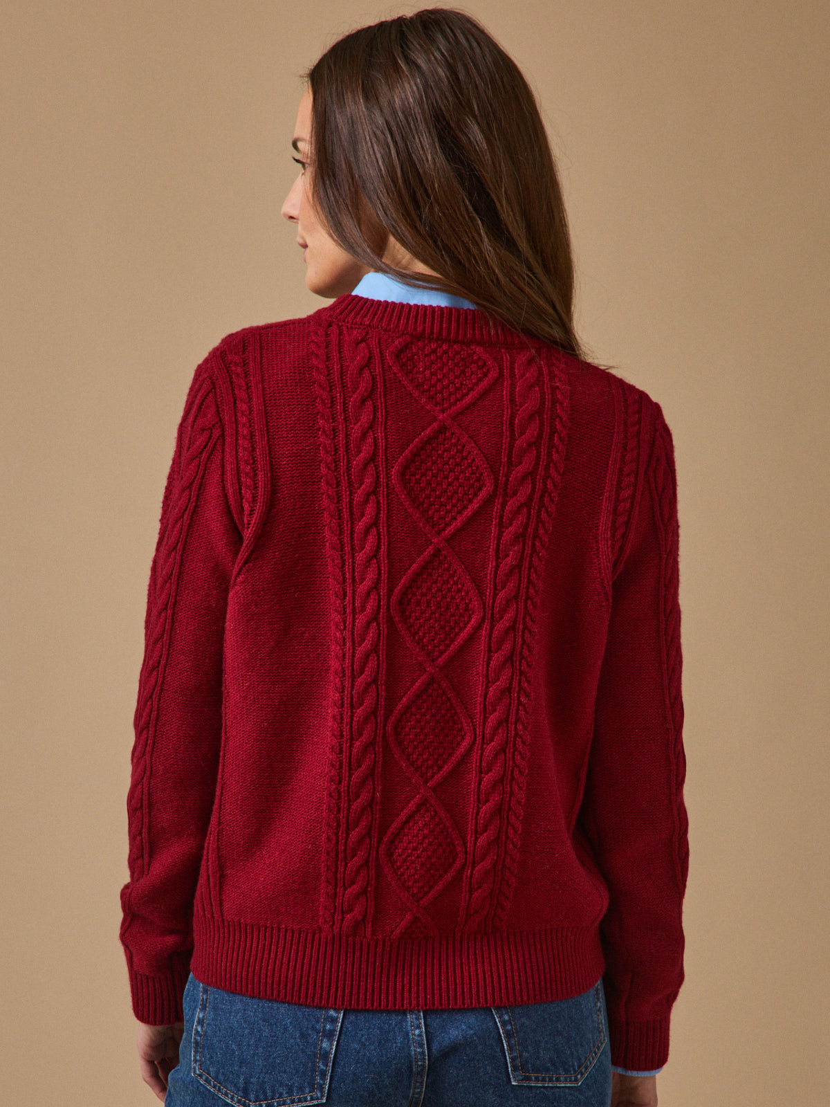 Damenpullover mit Zopfmuster und rundem Halsausschnitt