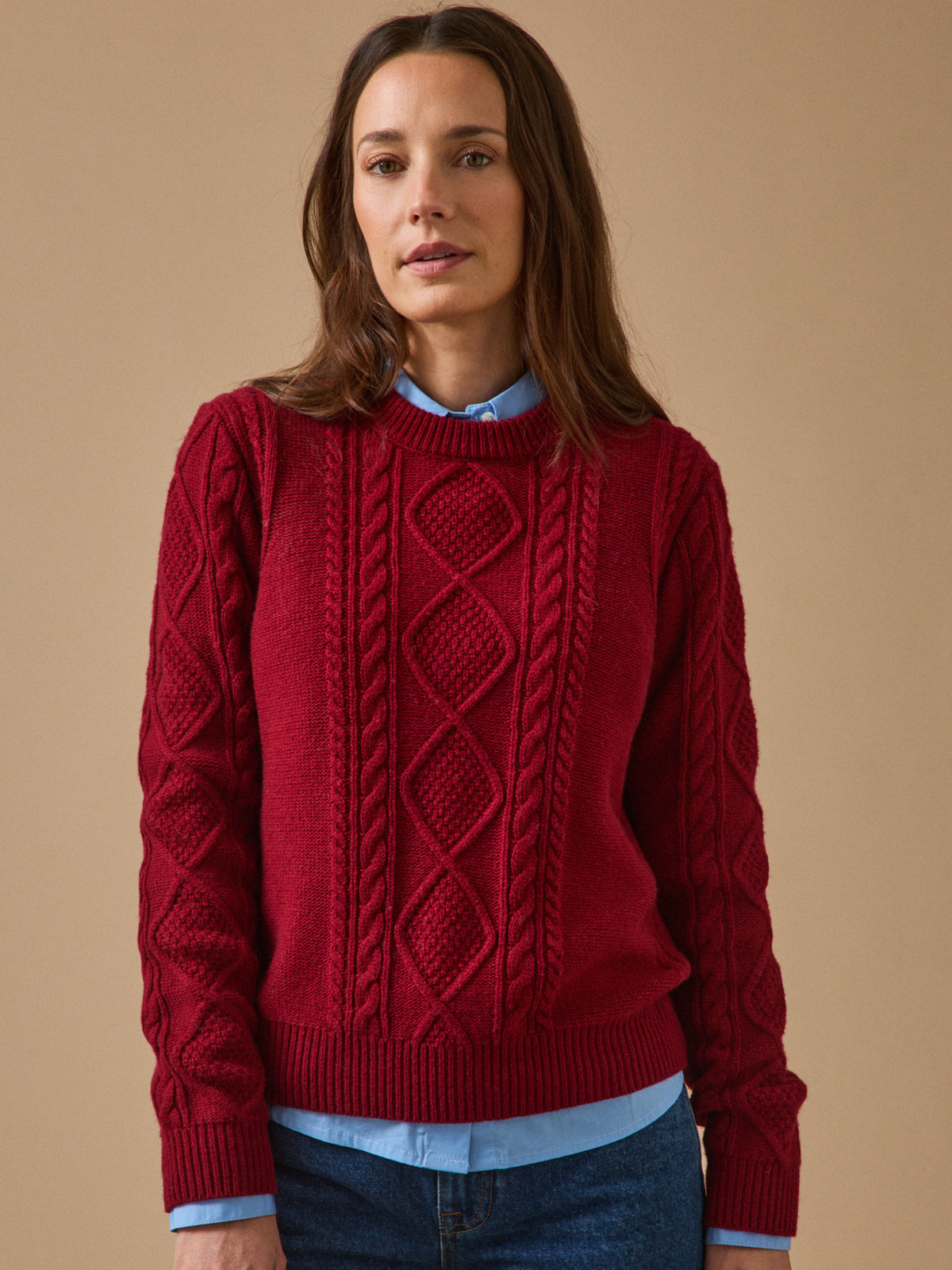 Damenpullover mit Zopfmuster und rundem Halsausschnitt