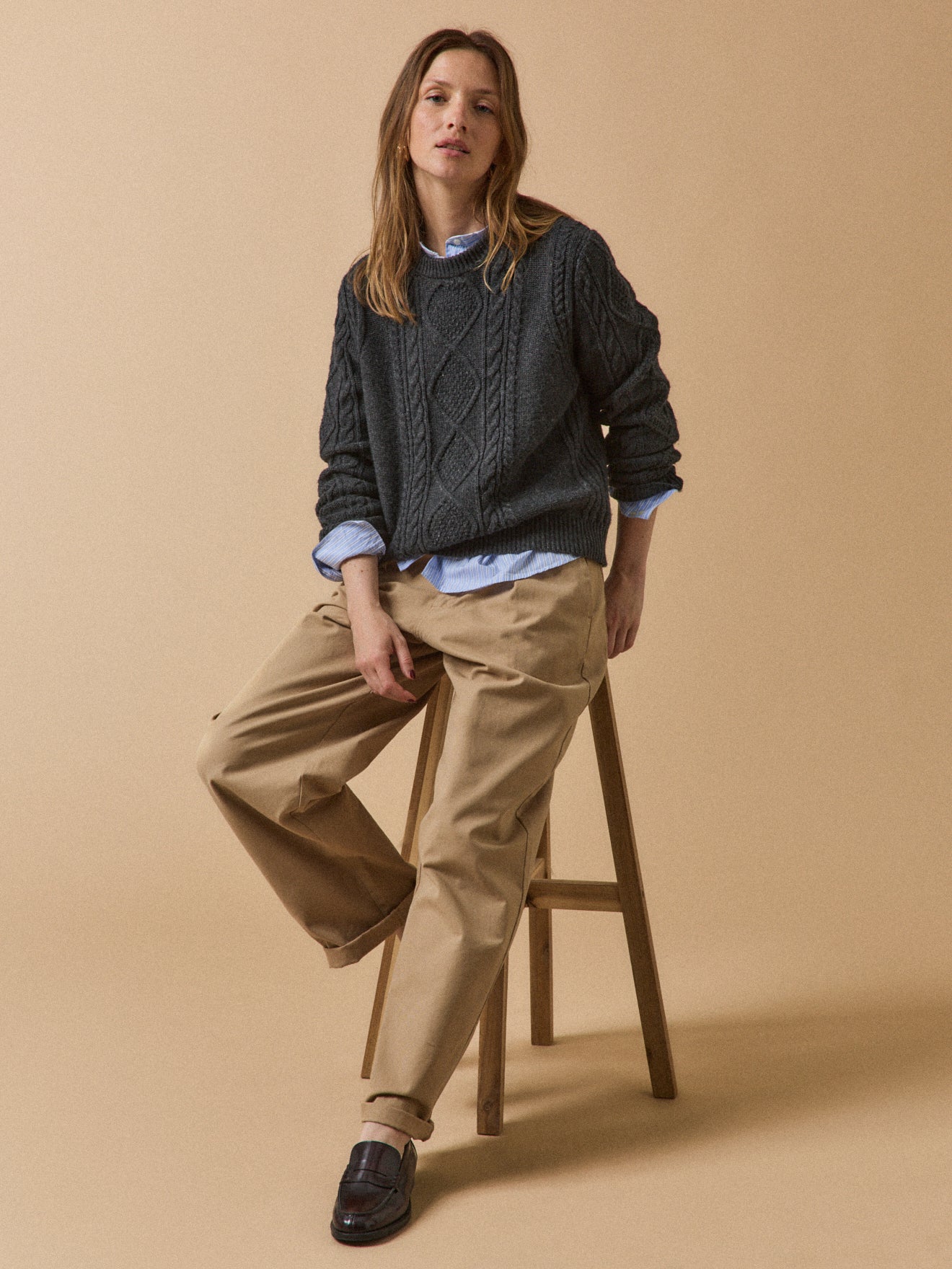 Damenpullover mit Zopfmuster und rundem Halsausschnitt