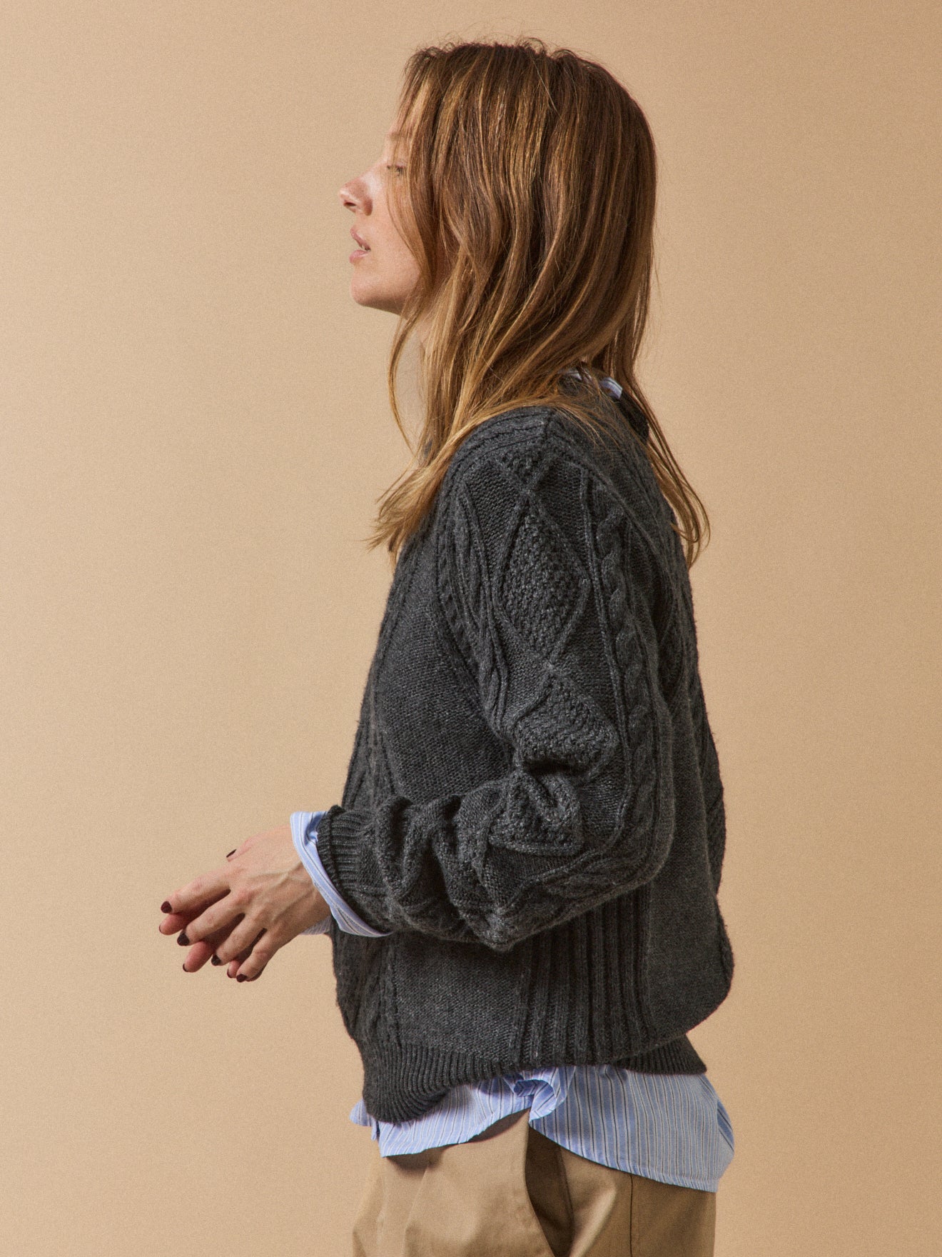 Damenpullover mit Zopfmuster und rundem Halsausschnitt