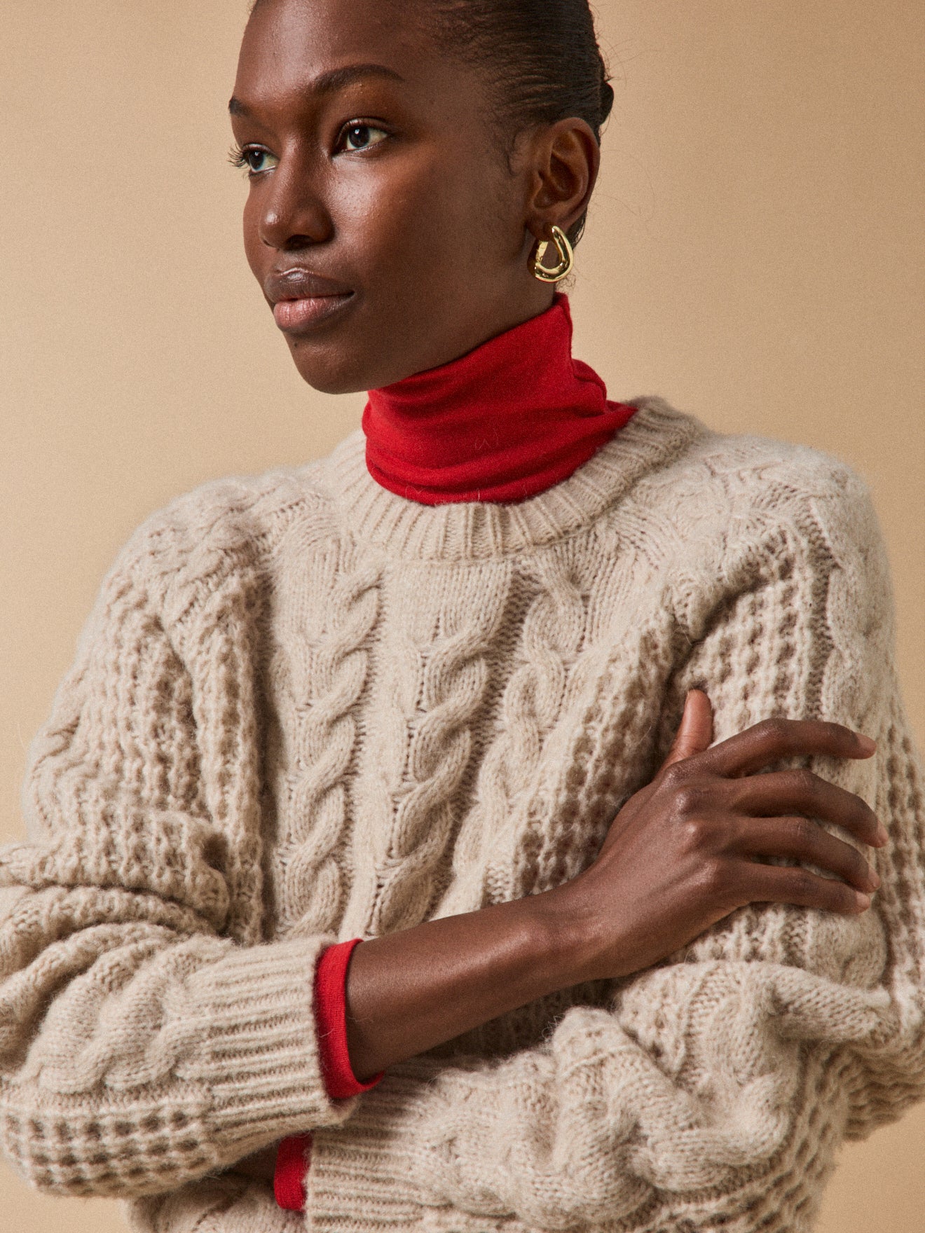 Damenpullover mit Zopfmuster aus Merinowolle