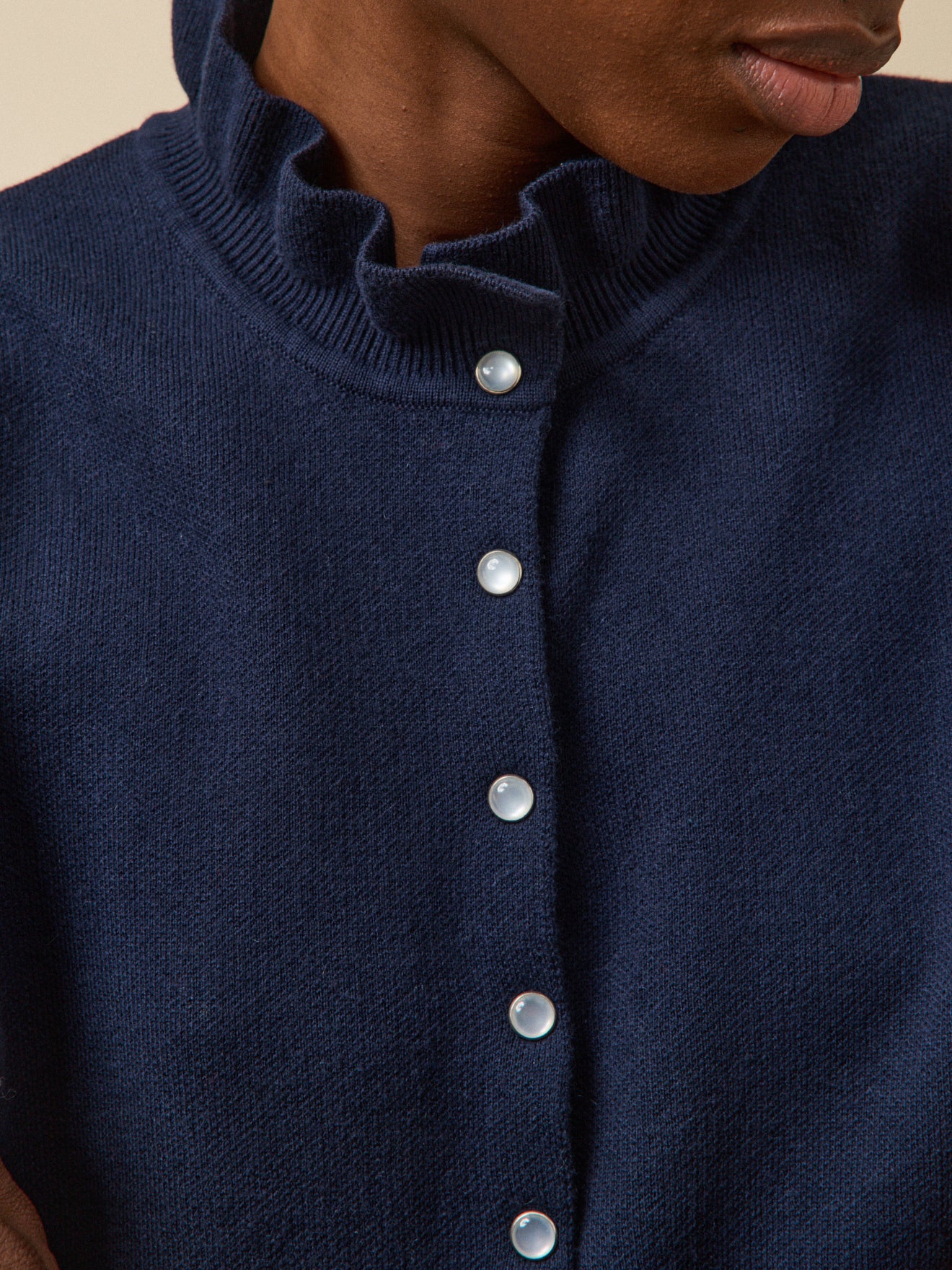 Damencardigan mit Volants aus Bio-Baumwolle und Cashmere