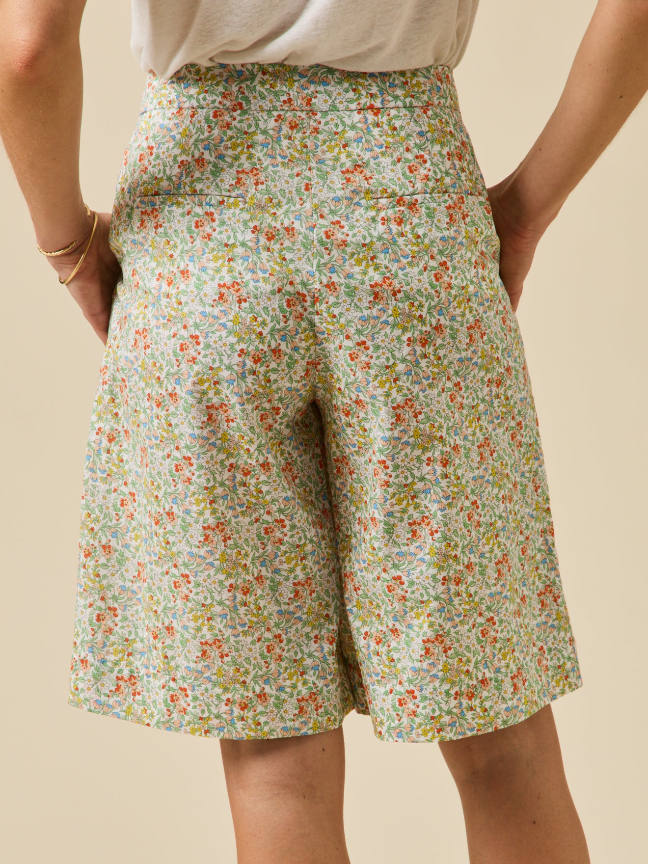 Damenbermudas aus Liberty-Stoff