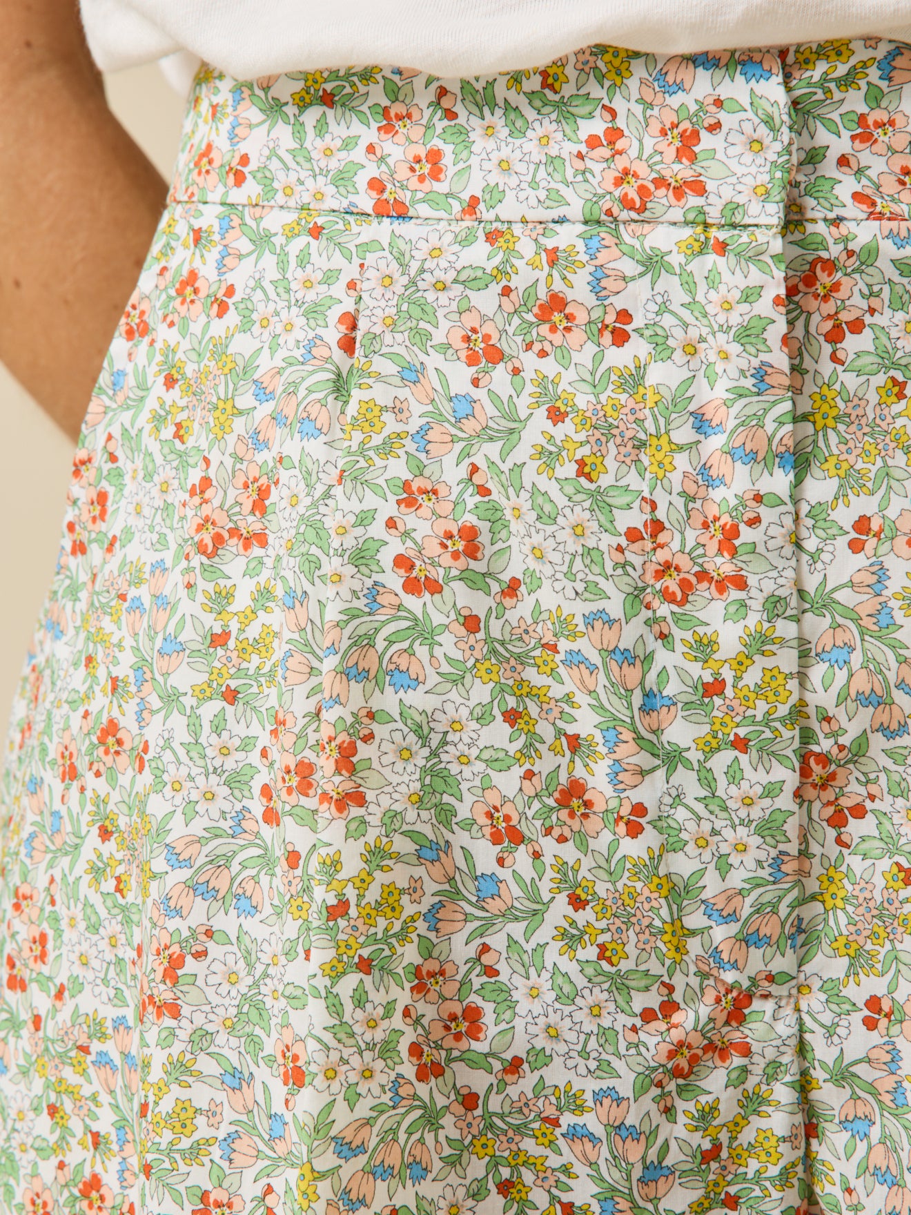 Damenbermudas aus Liberty-Stoff