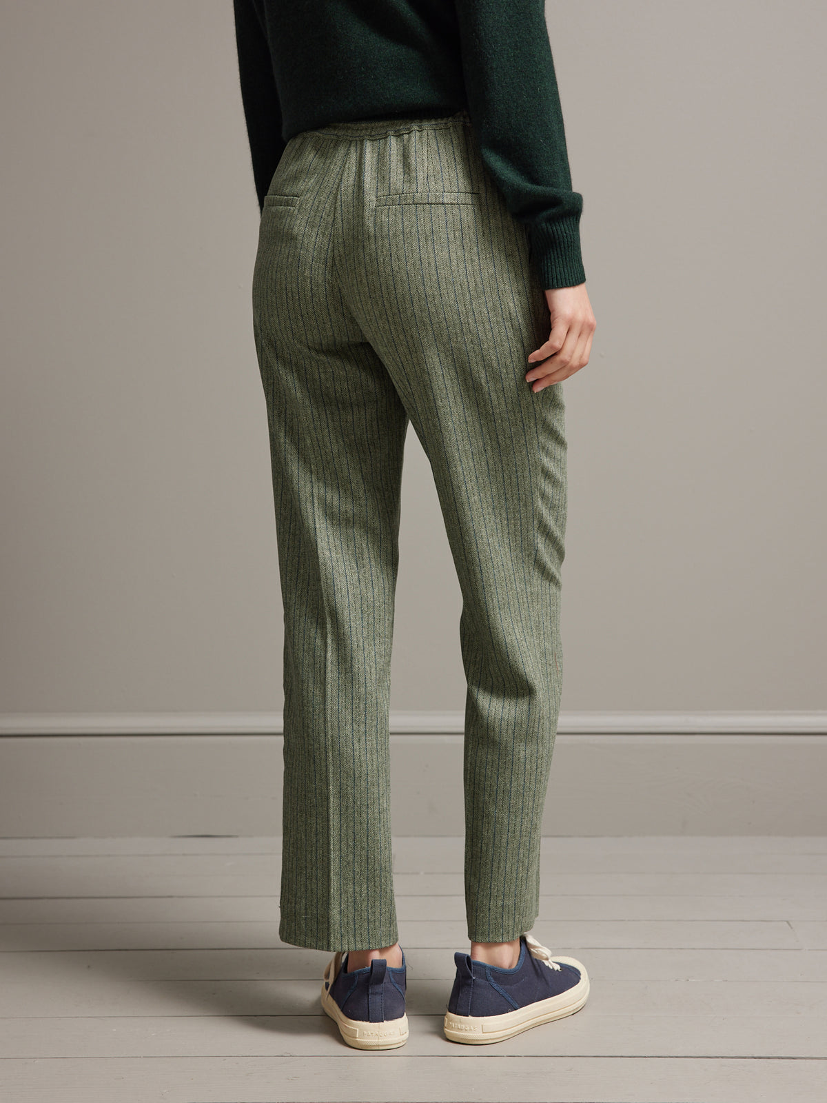 Damen-Zigarettenhose aus Wolltuch mit Fischgrat