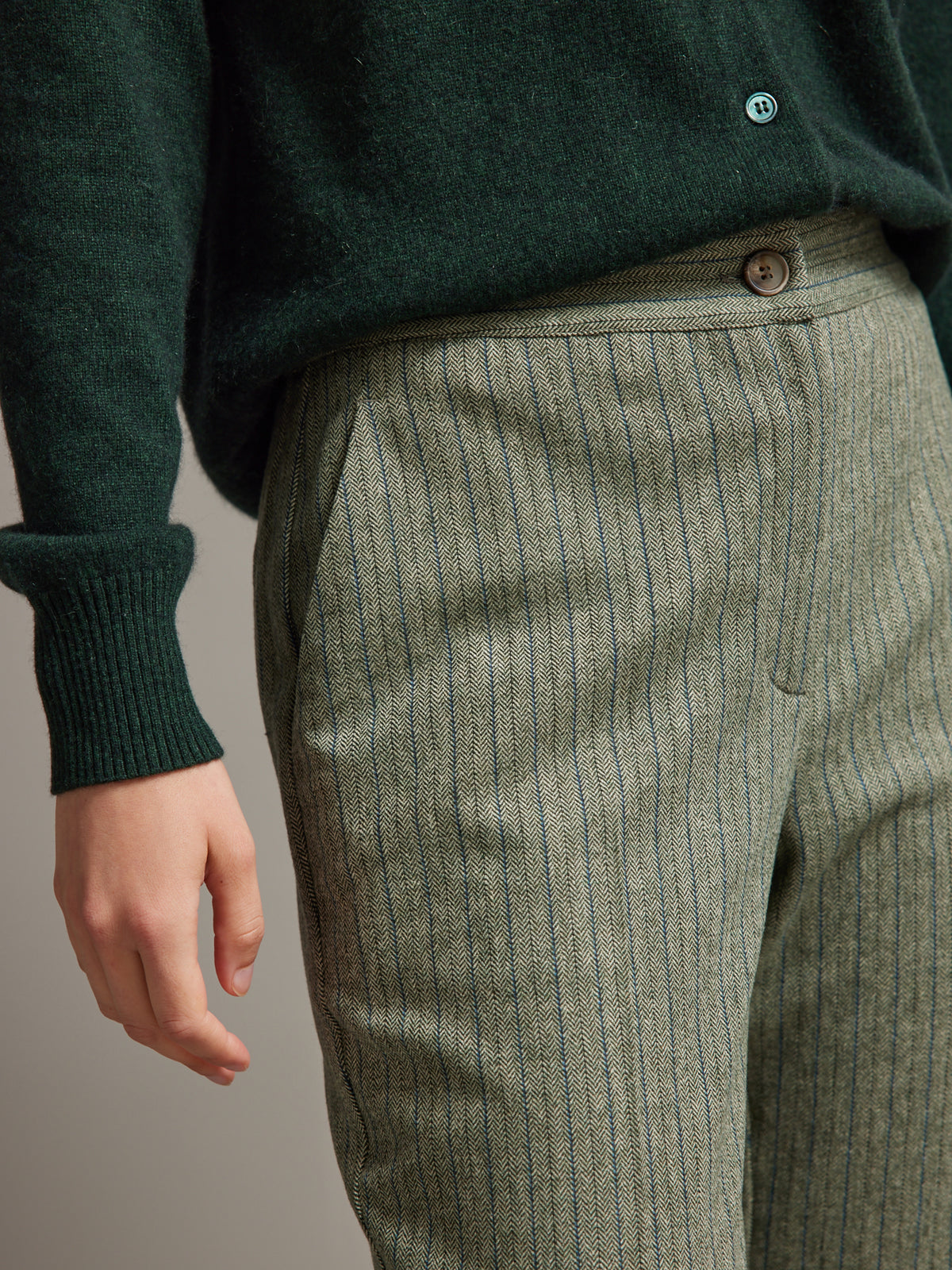 Damen-Zigarettenhose aus Wolltuch mit Fischgrat