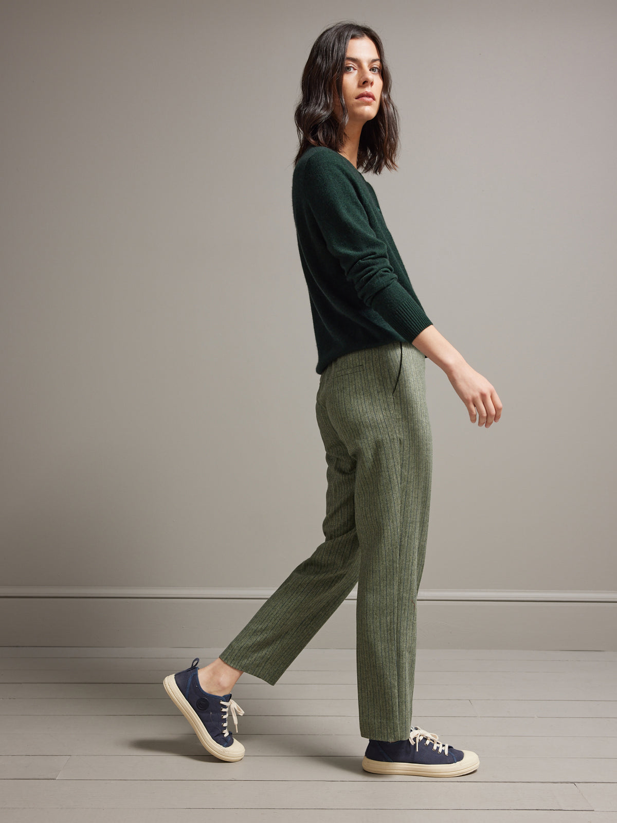 Damen-Zigarettenhose aus Wolltuch mit Fischgrat