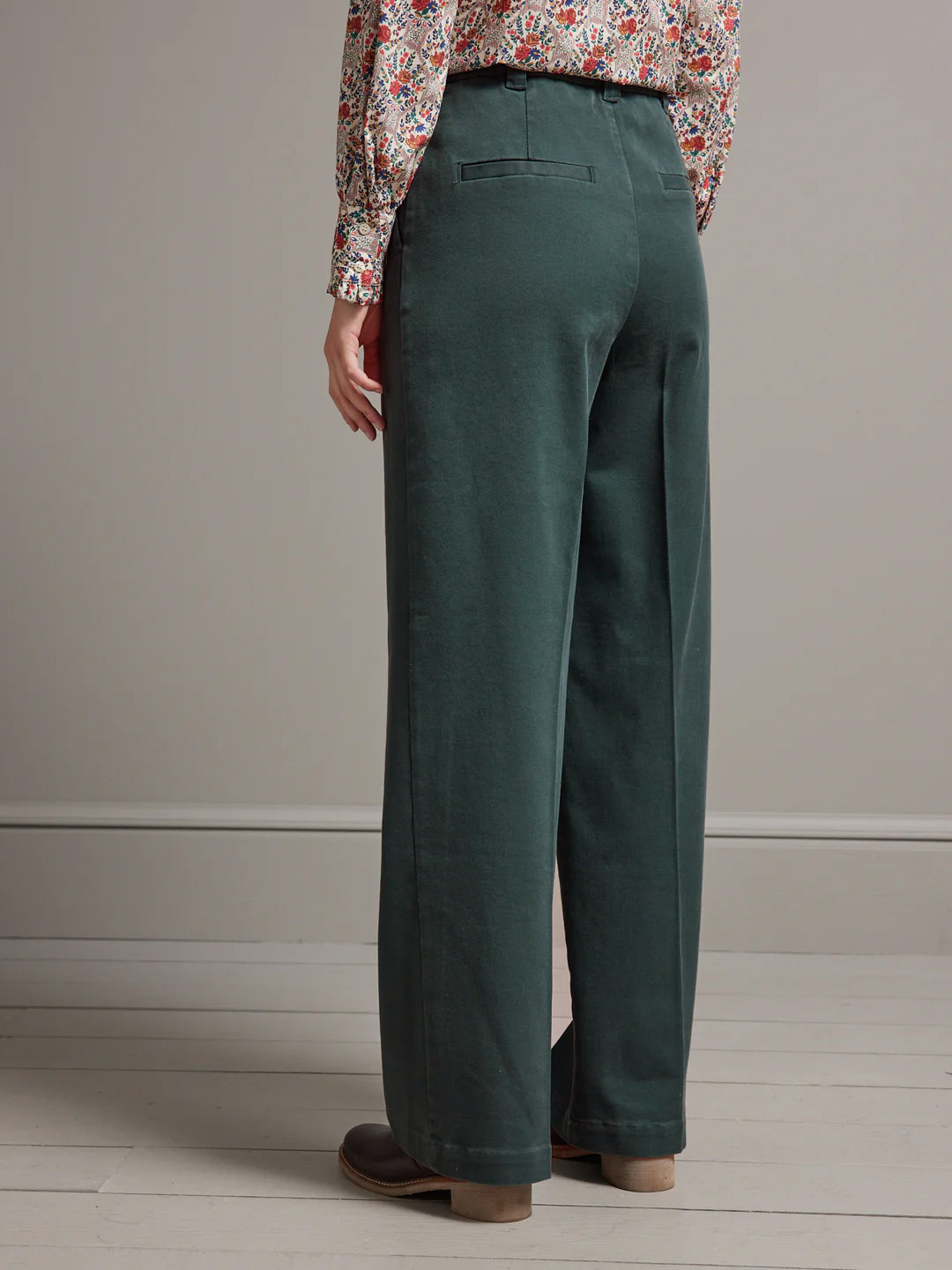 Damenhose aus Gabardine mit weitem Bein