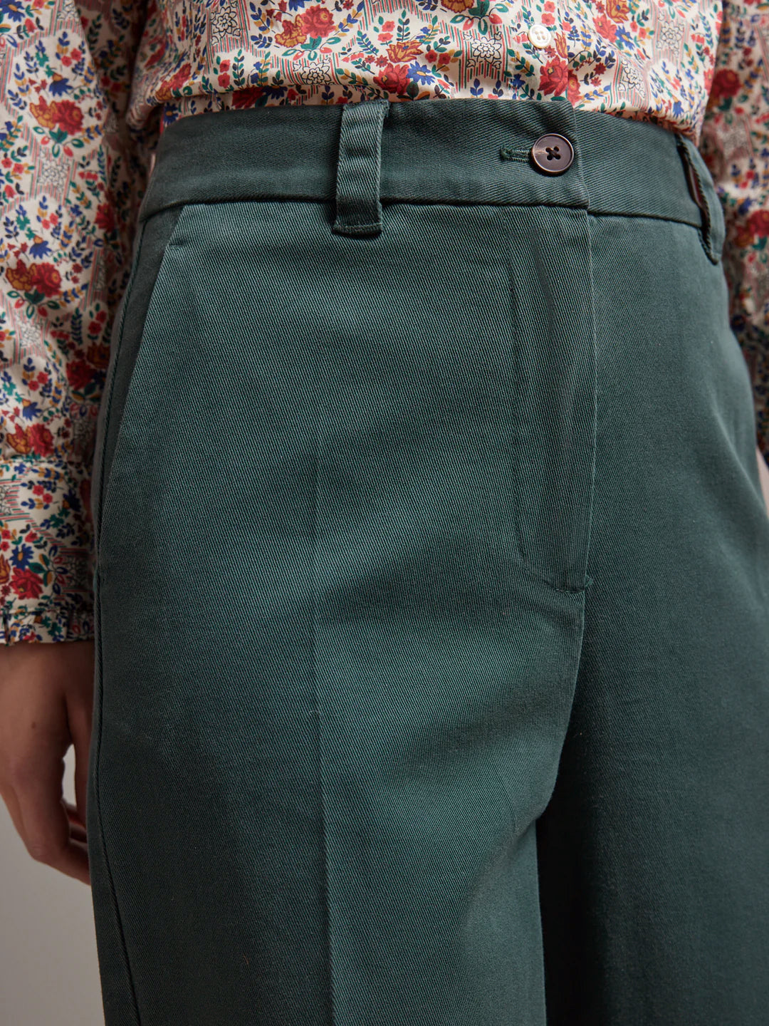 Damenhose aus Gabardine mit weitem Bein