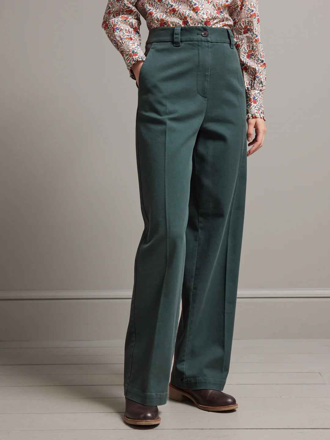 Damenhose aus Gabardine mit weitem Bein