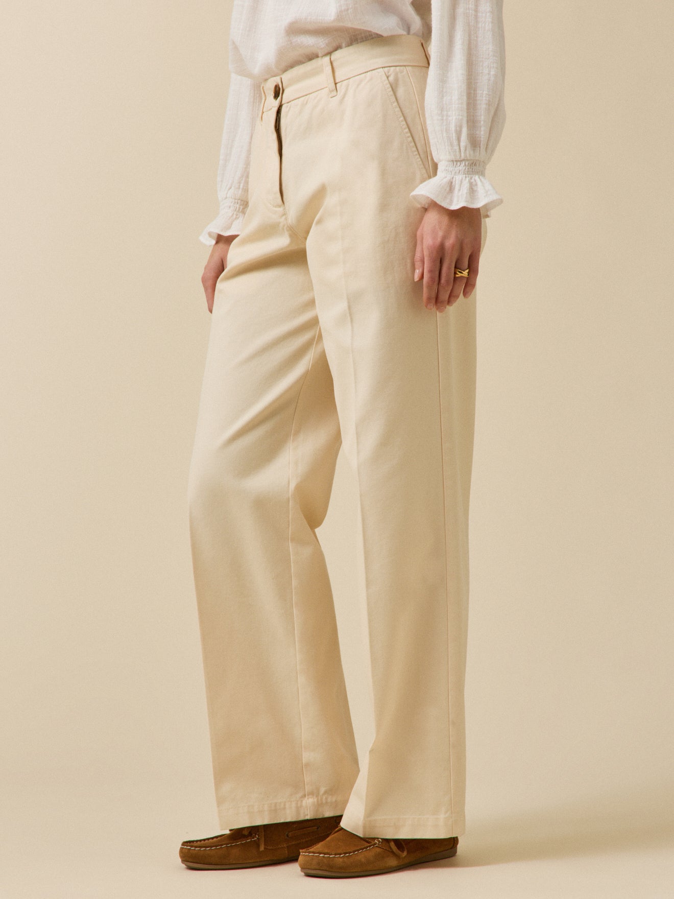 Damenhose mit weitem Bein aus Gabardine Clara