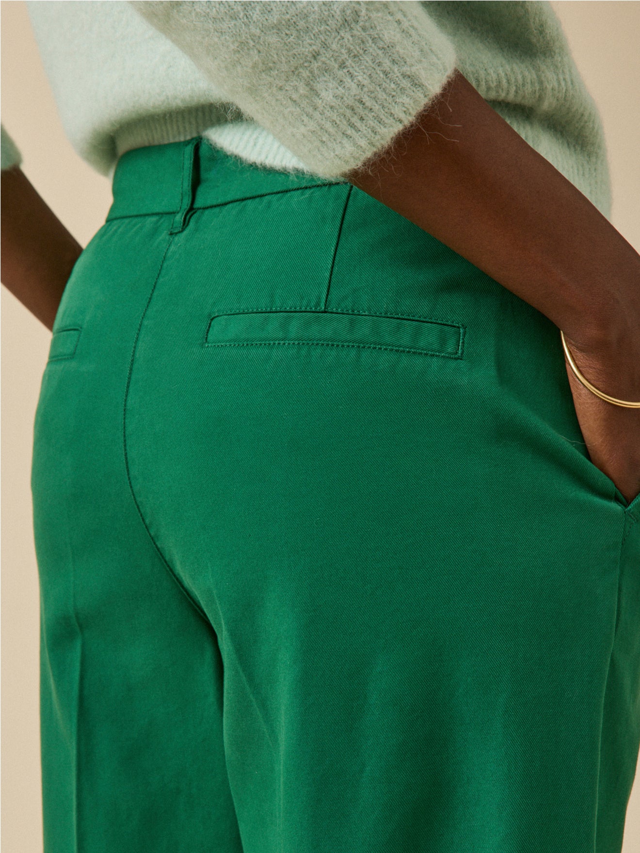 Damenhose mit weitem Bein aus Gabardine Clara