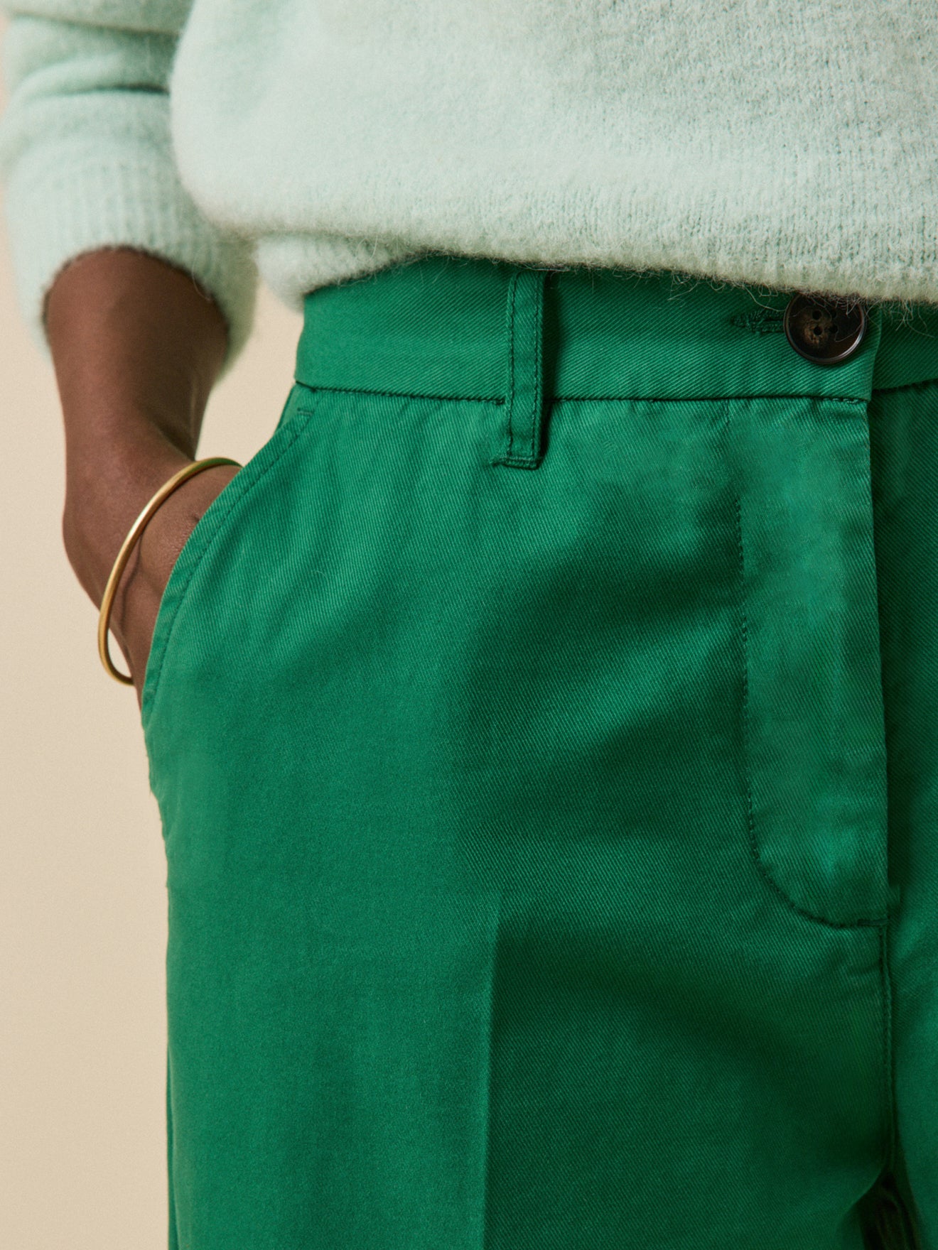 Damenhose mit weitem Bein aus Gabardine Clara