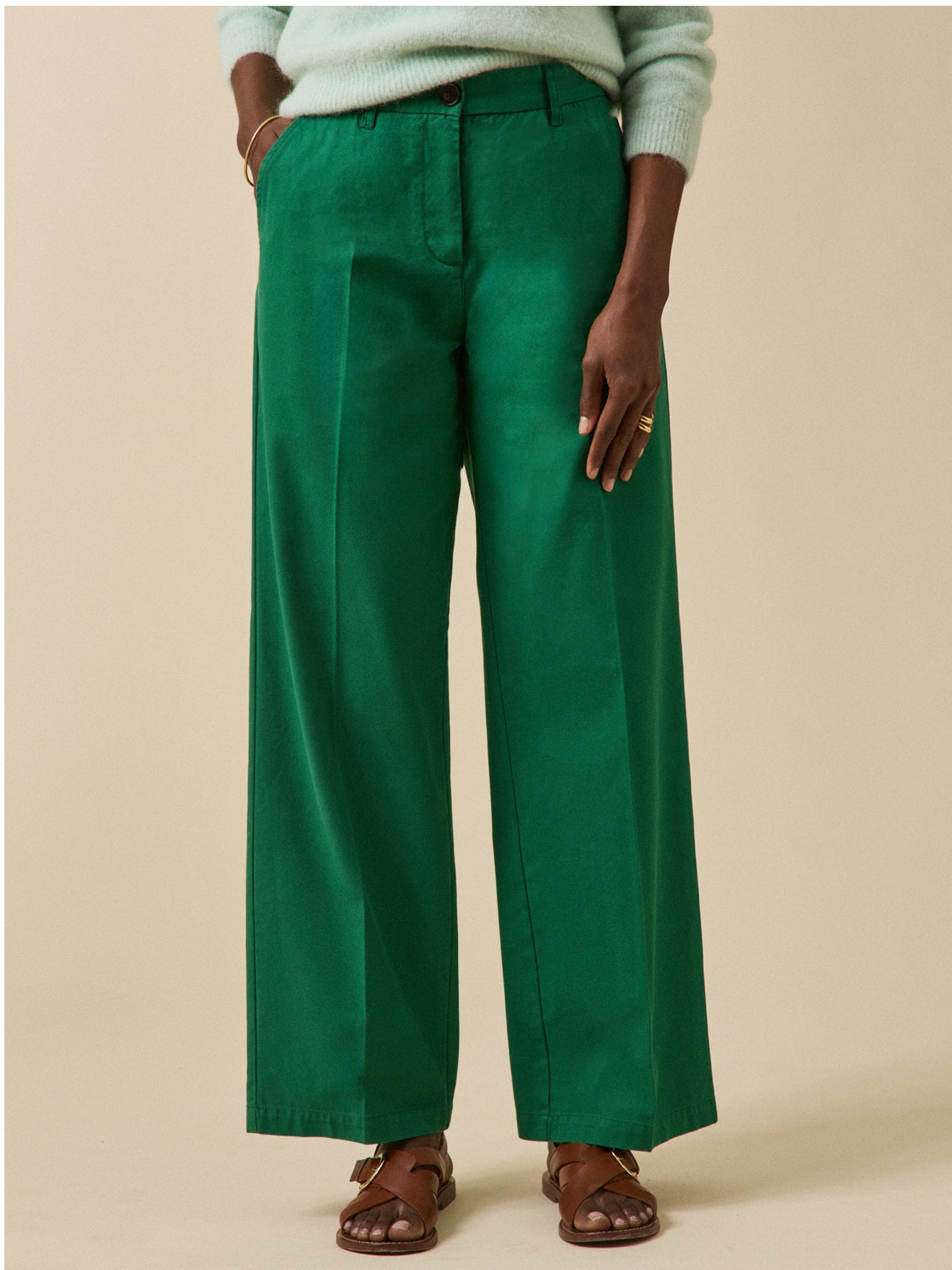 Damenhose mit weitem Bein aus Gabardine Clara