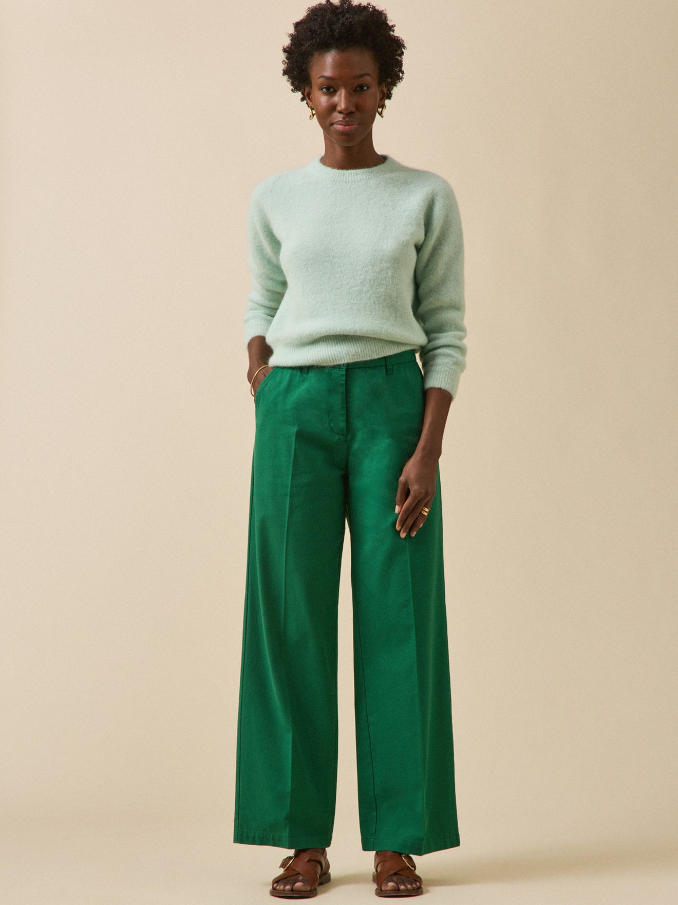 Damenhose mit weitem Bein aus Gabardine Clara