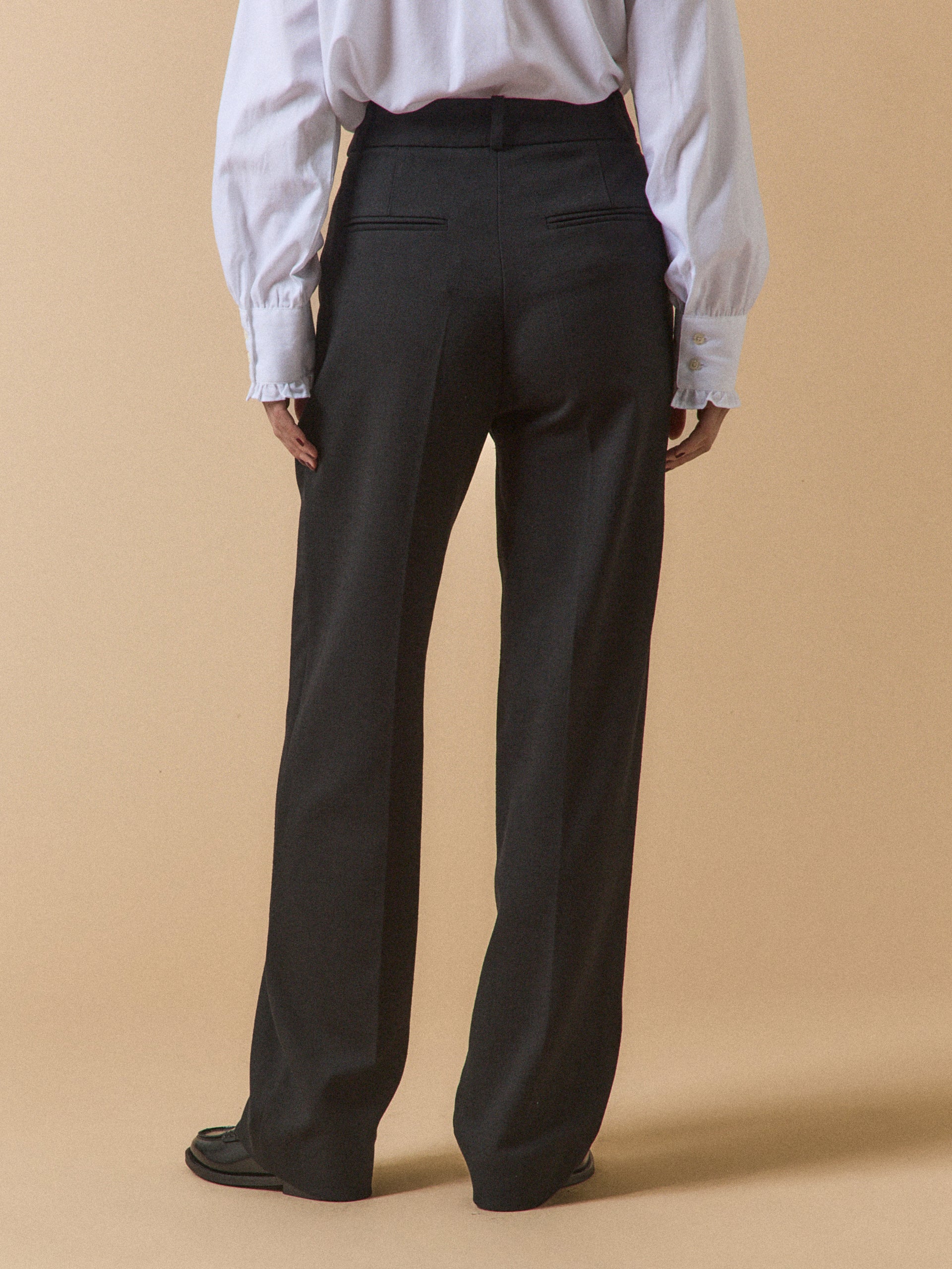 Einfarbige Damenhose mit geradem Bein Alma