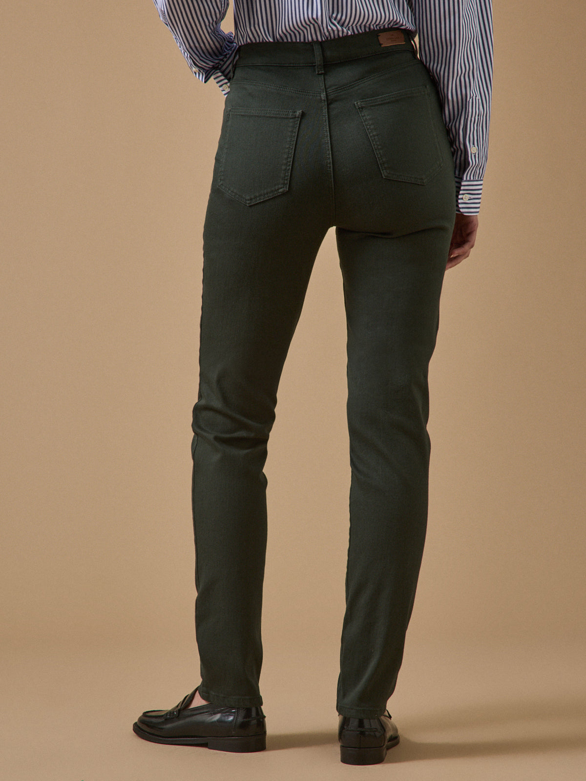 Farbenfrohe Slim Fit Damenhose Aude