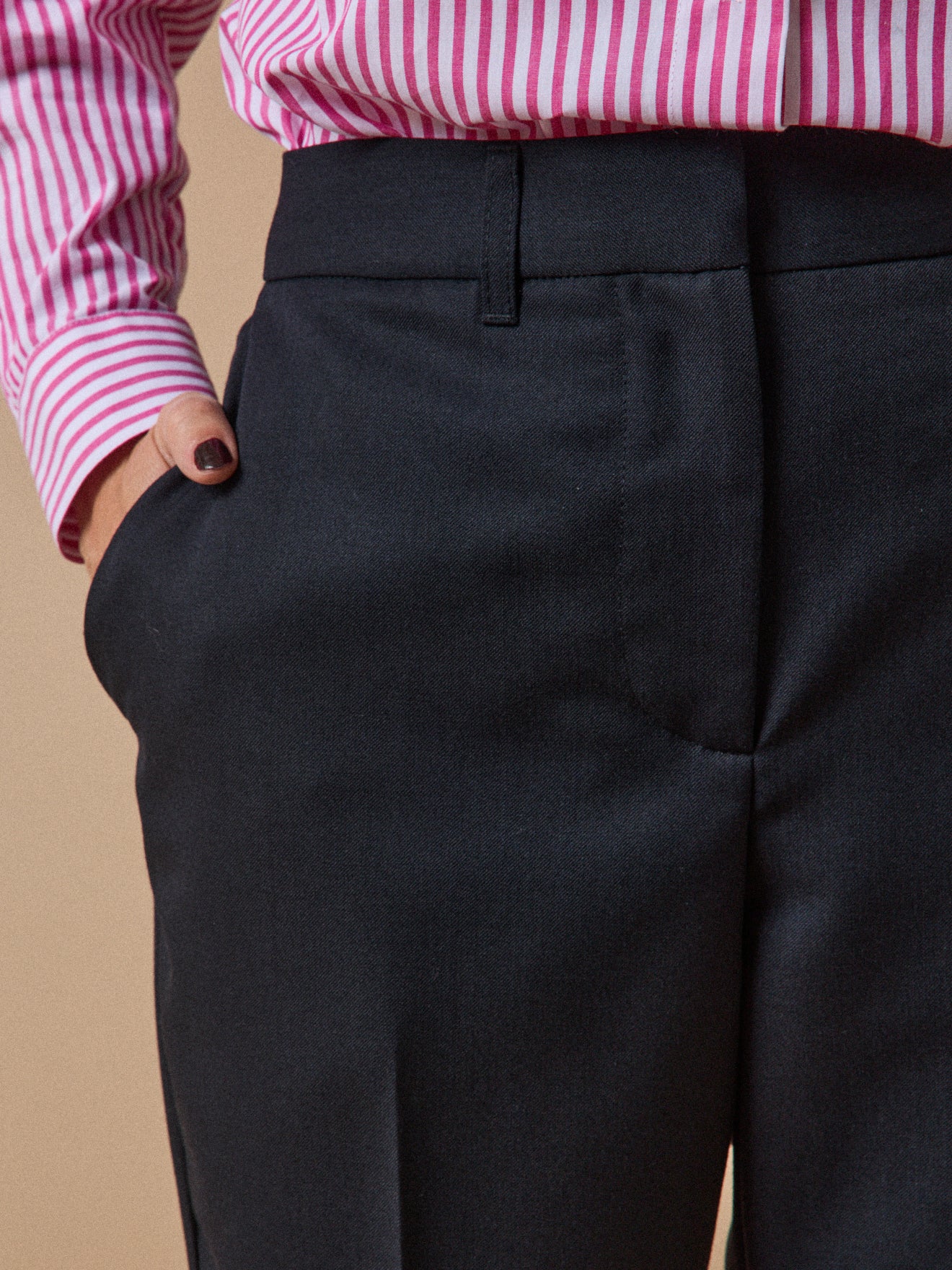 Einfarbige Damen-Zigarettenhose Léa aus Wolltuch