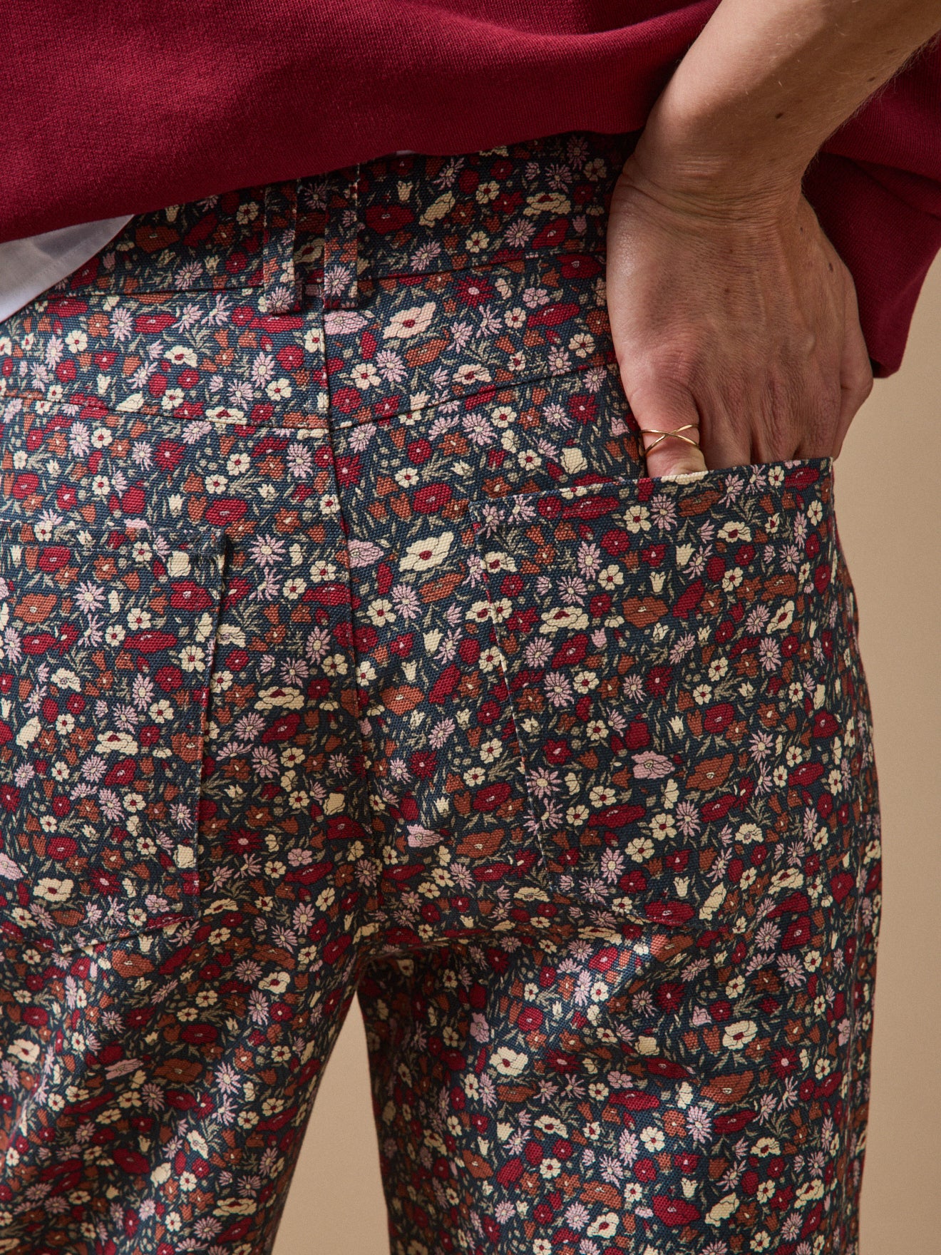 Damenhose mit weitem Bein aus Liberty-Stoff Petal&Daisy