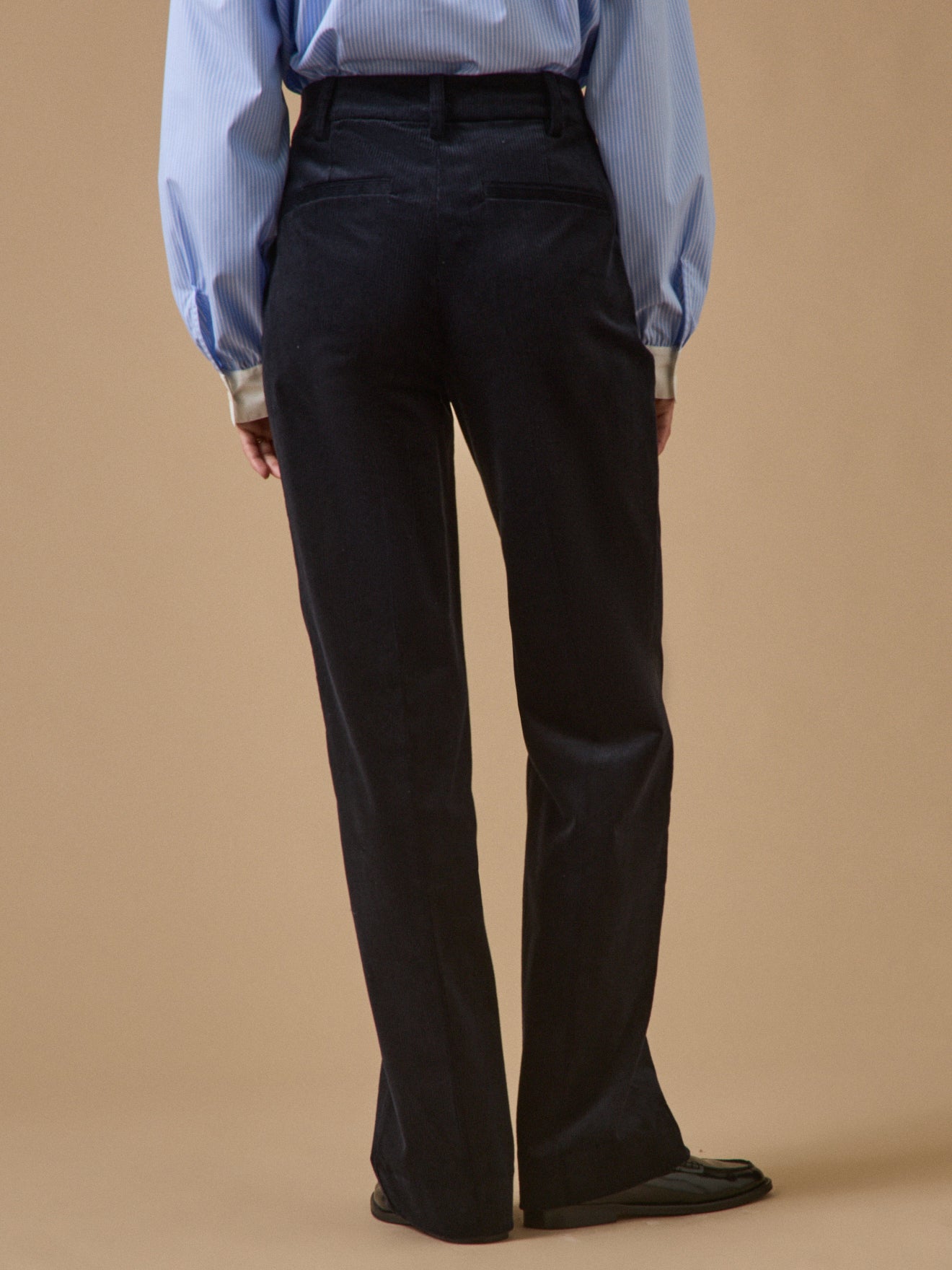 Damenhose Juliette aus Velours mit weitem Bein