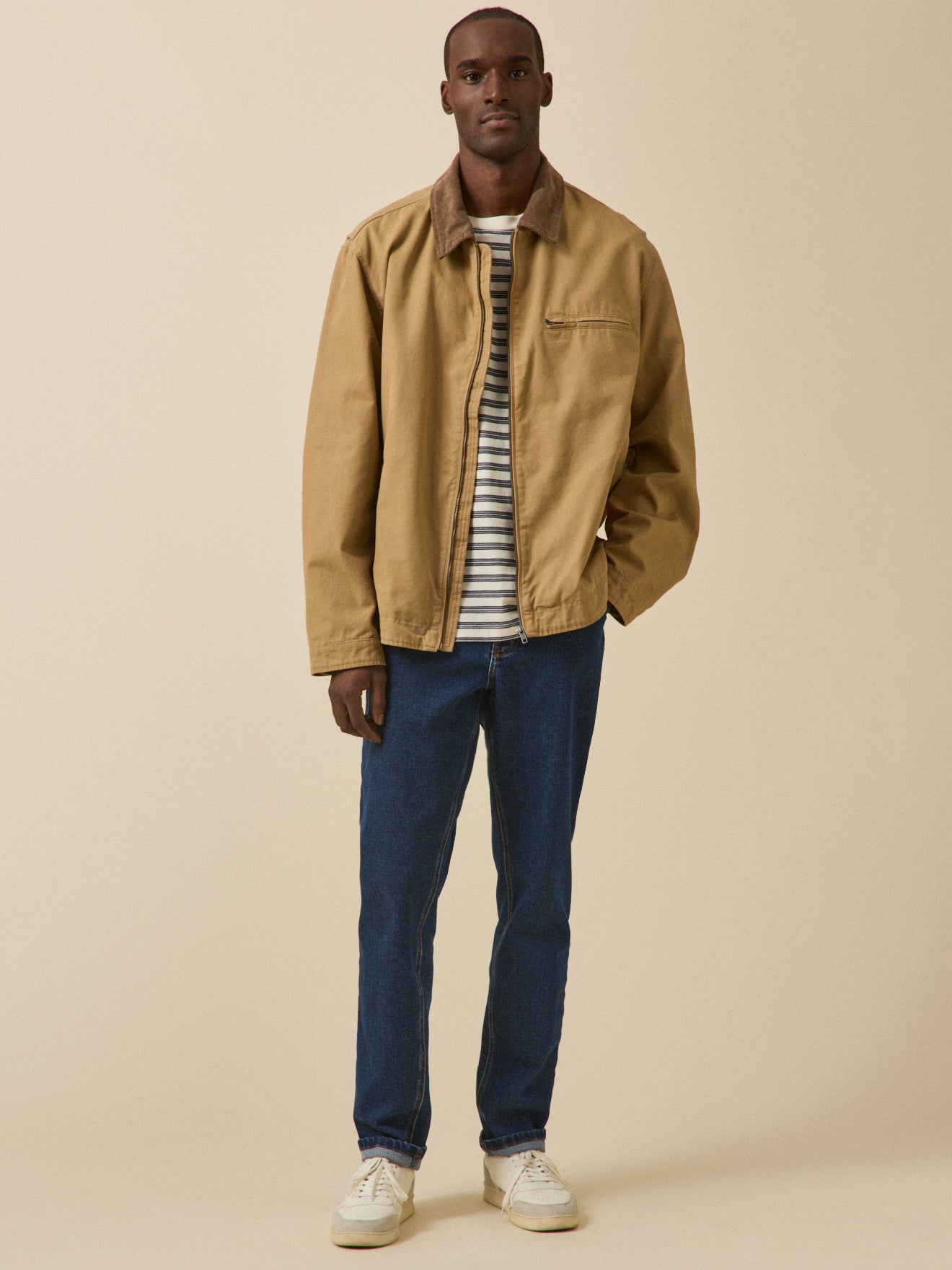 Herrenjacke mit Kragen aus Velours