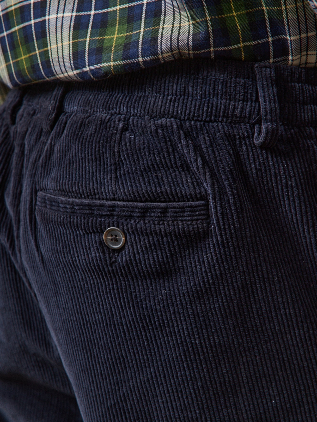 Herrenhose aus Cord mit Elastikbund