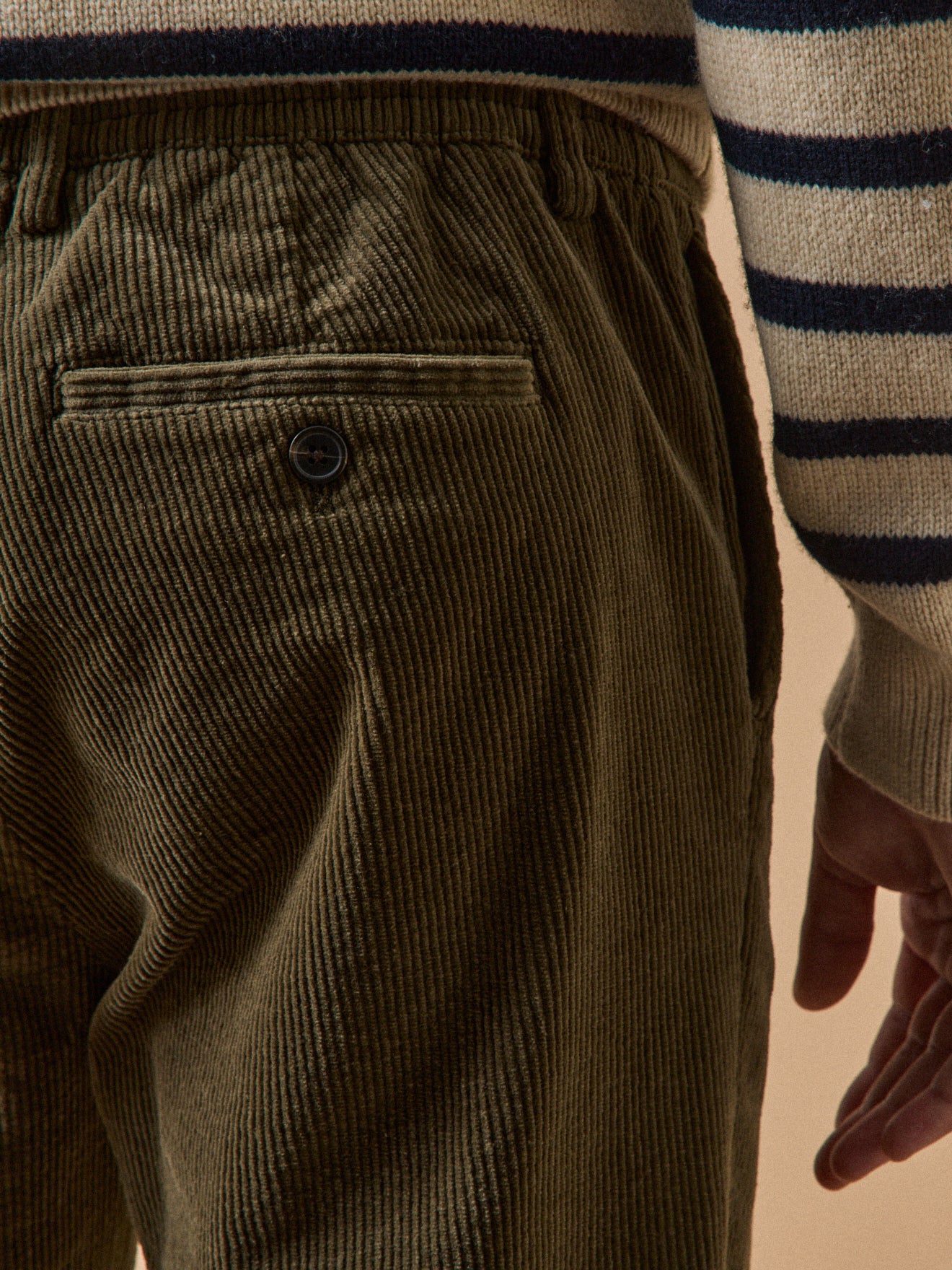 Herrenhose aus Cord mit Elastikbund