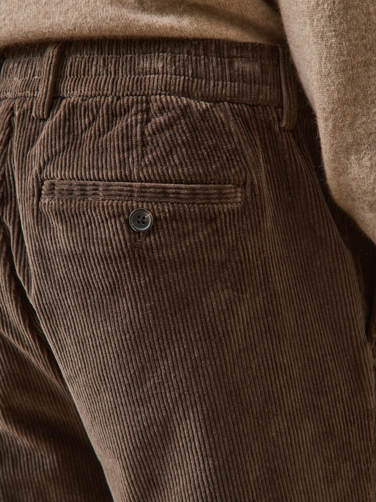 Herrenhose aus Cord mit Elastikbund
