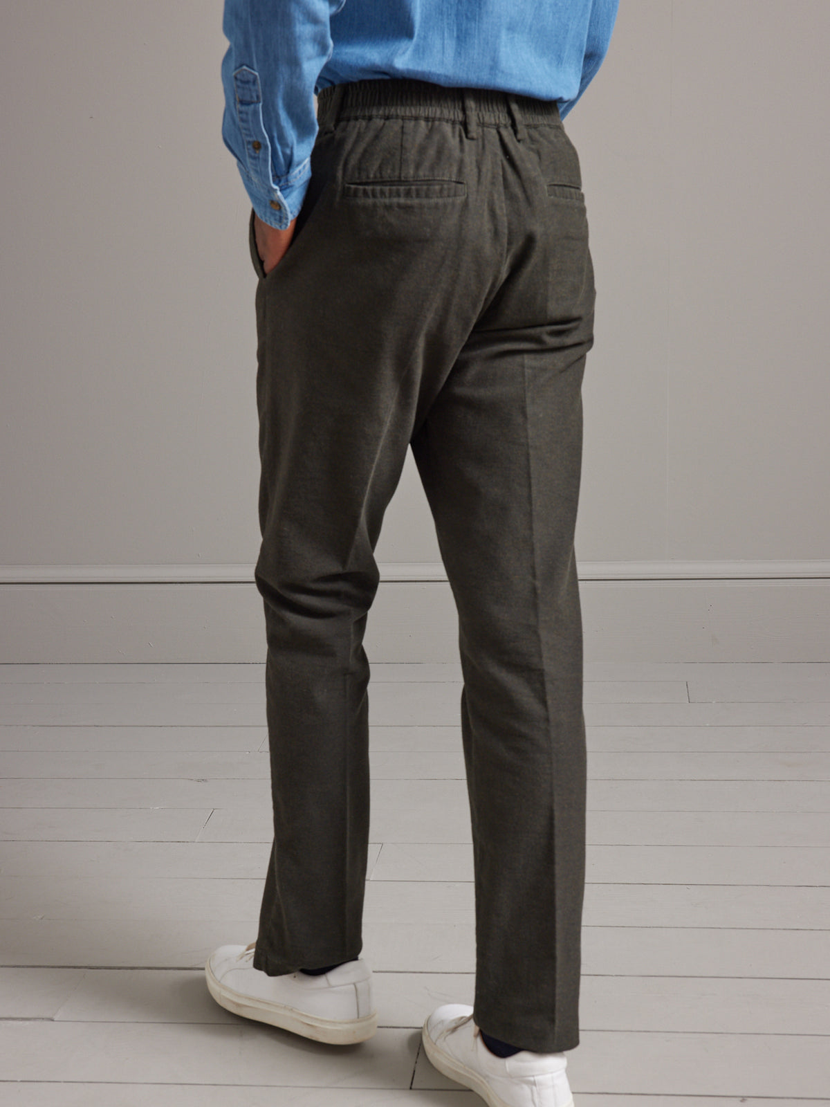 Herrenhose aus Tweed mit Elastikbund