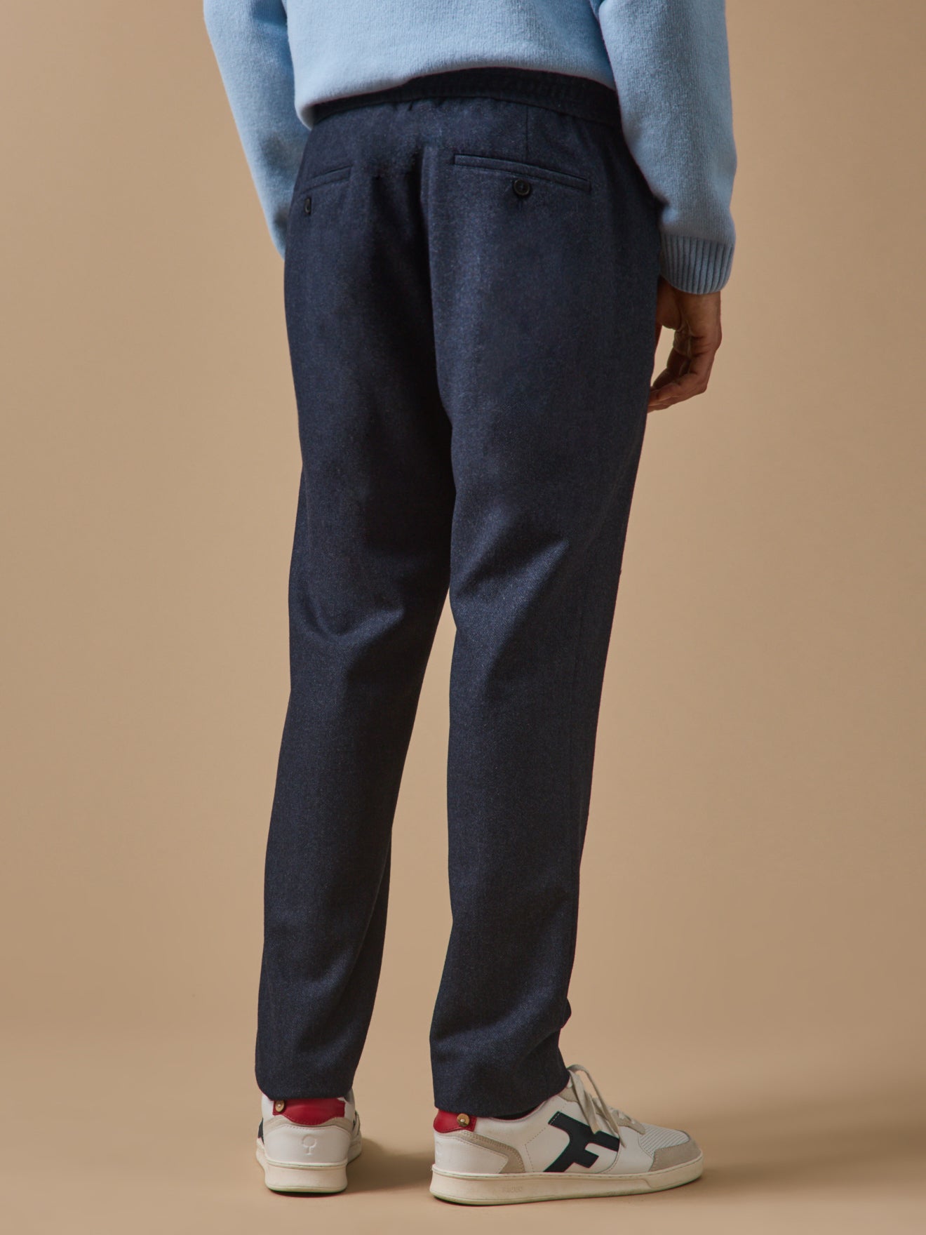 Herrenhose aus Wolltuch mit Elastikbund