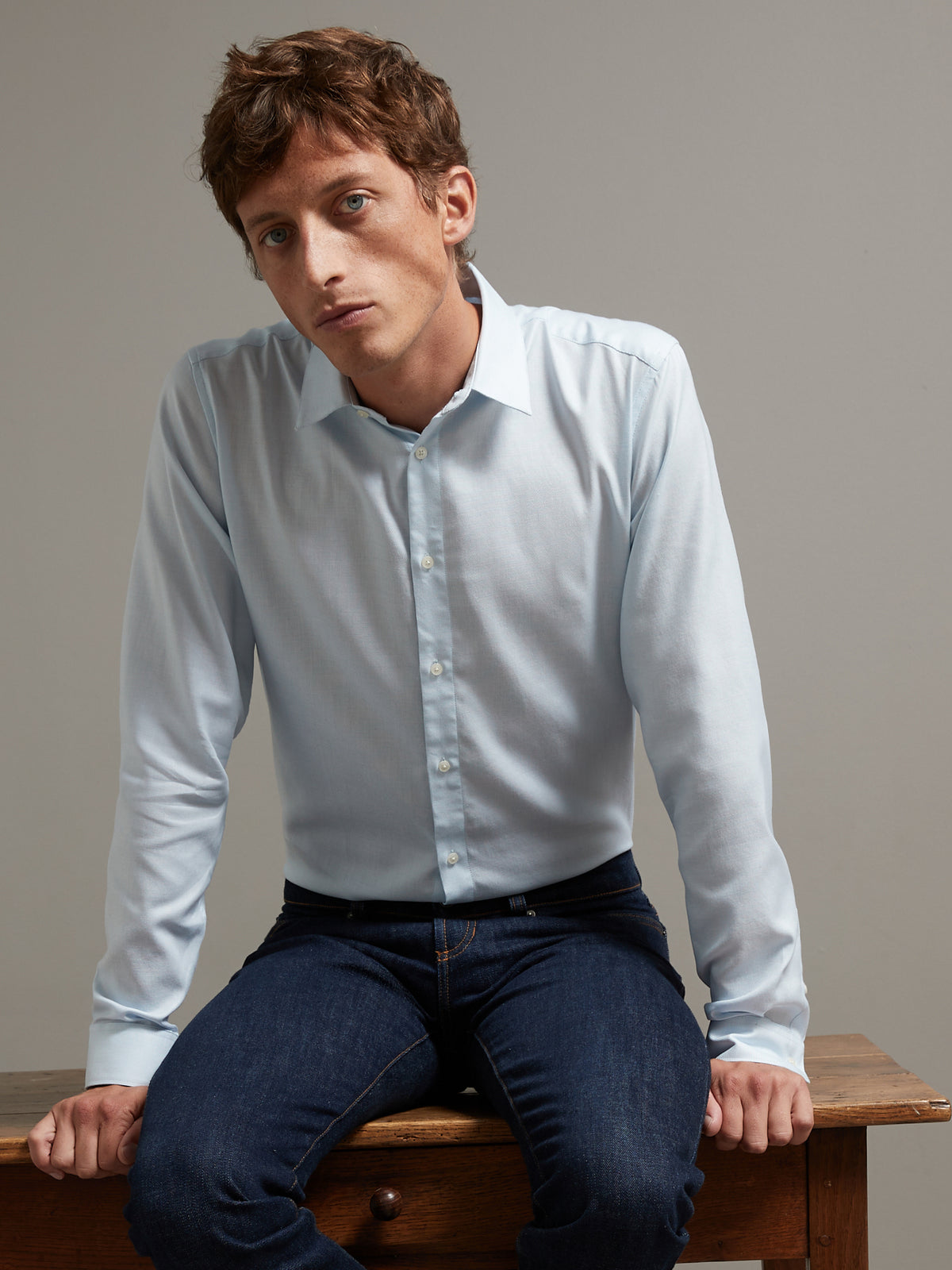 Einfarbiges und bügelfreies Slim Fit Herrenhemd
