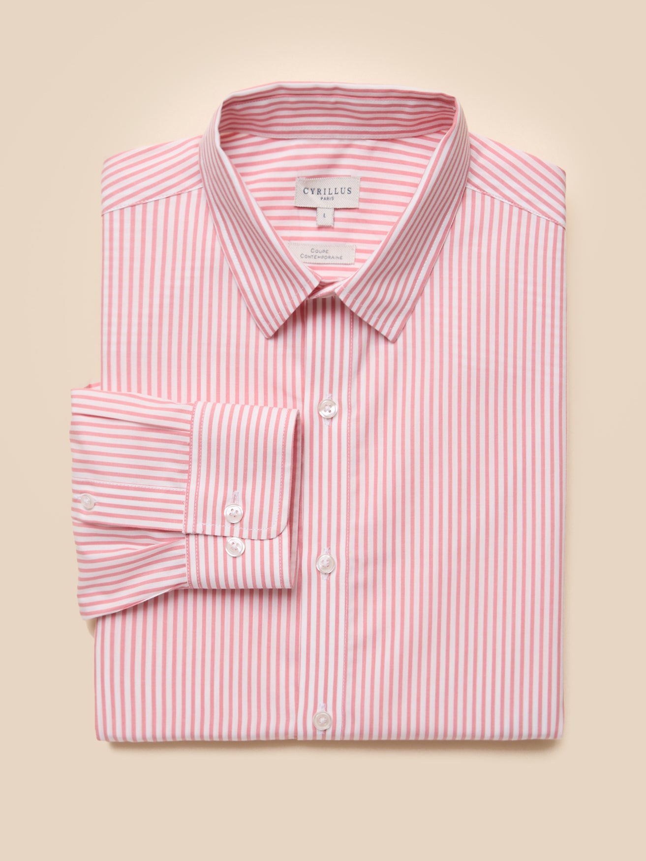 Gestreiftes Herrenhemd in modischer Passform