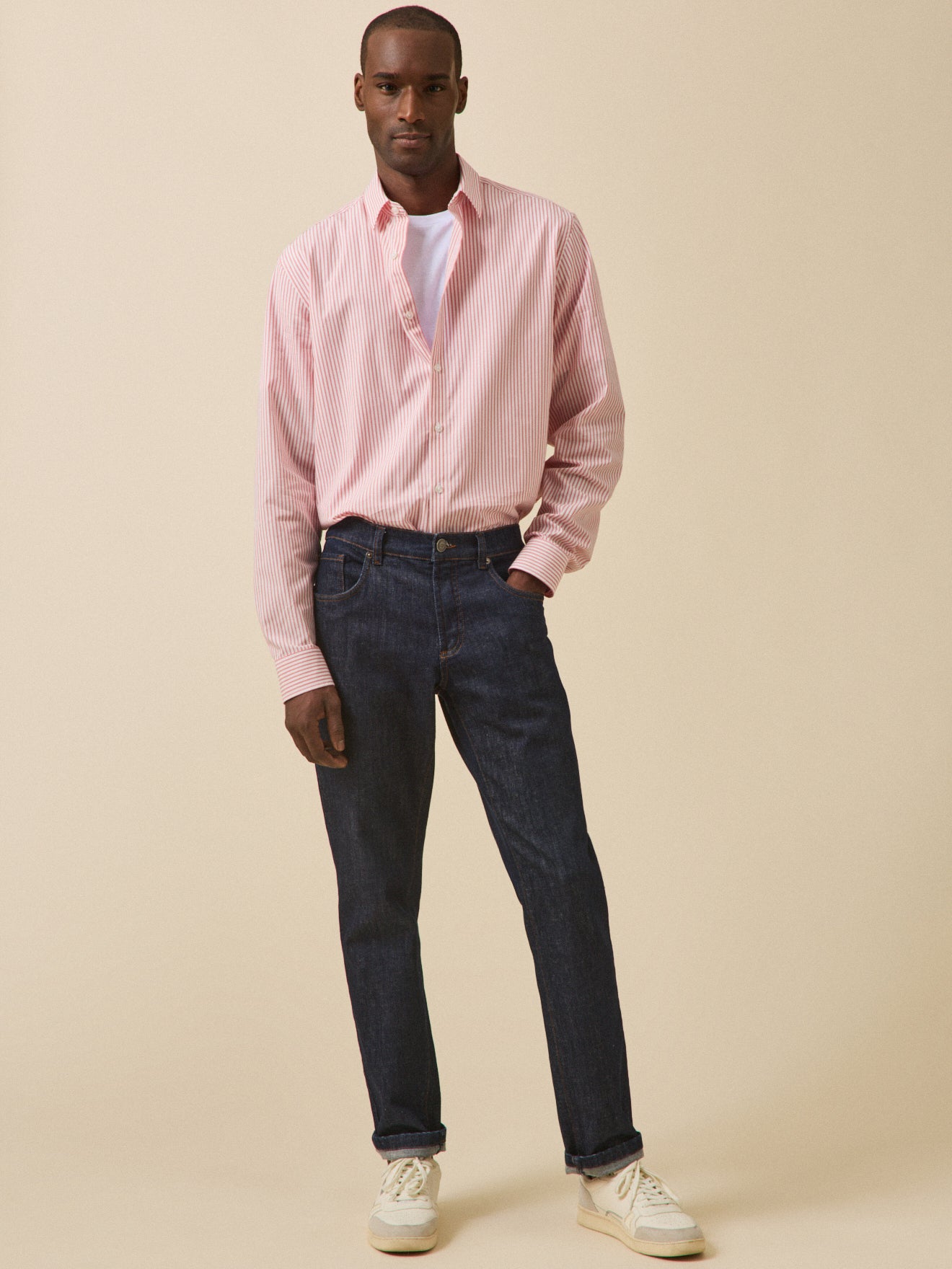 Gestreiftes Herrenhemd in modischer Passform
