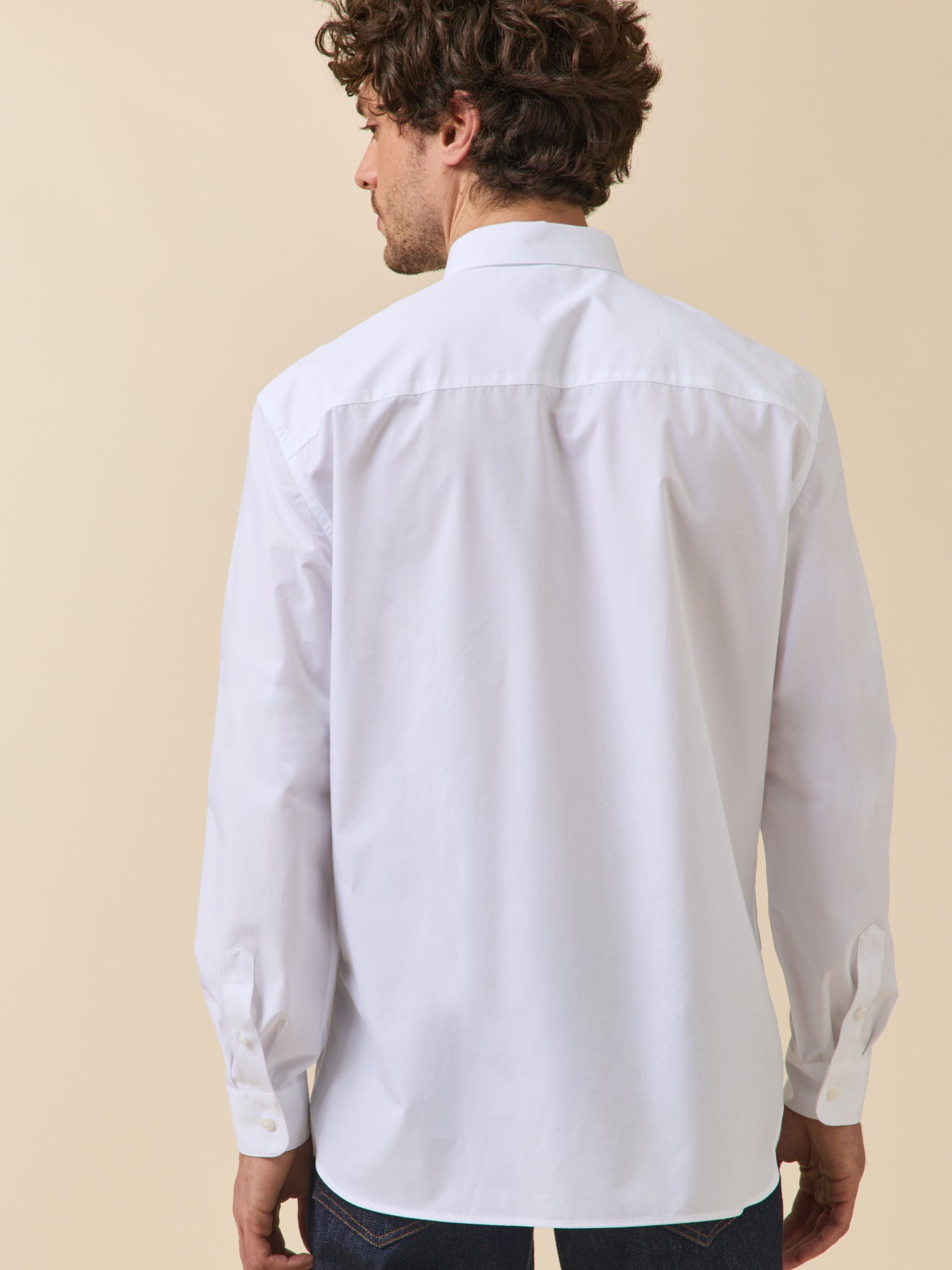Einfarbiges Herrenhemd aus Popeline in enger Passform