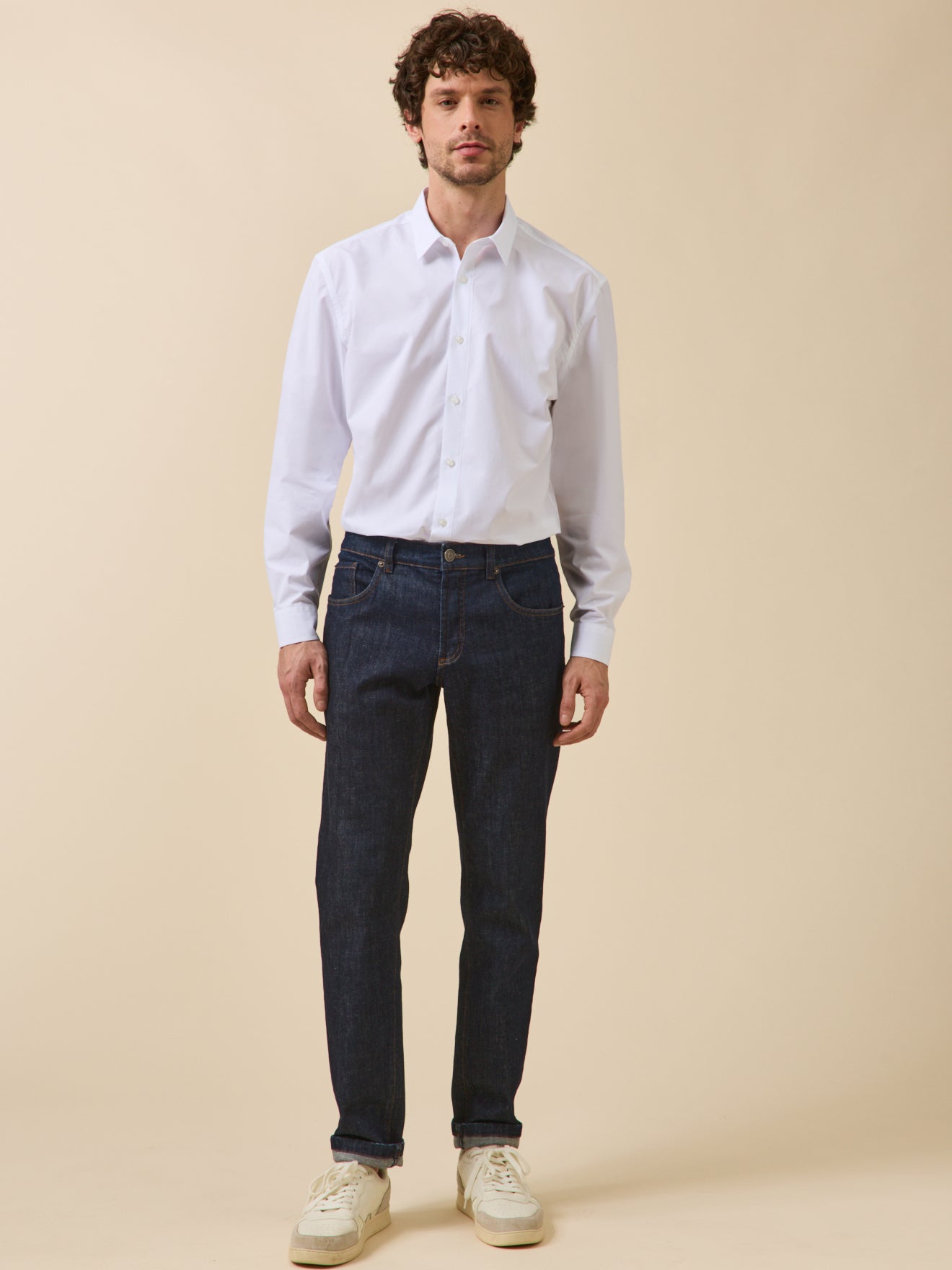 Einfarbiges Herrenhemd aus Popeline in enger Passform