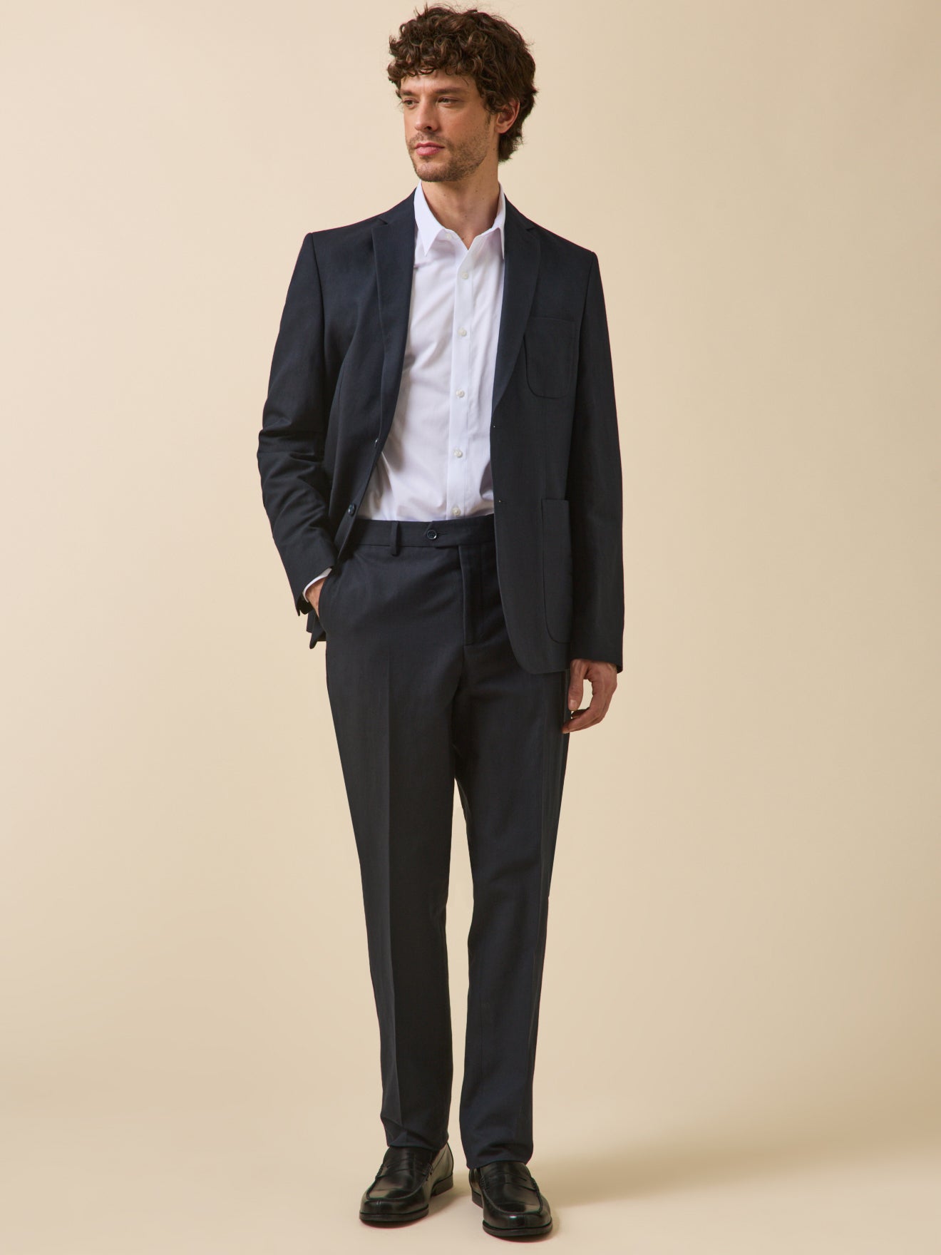 Einfarbiges Herrenhemd aus Twill in klassischer Passform