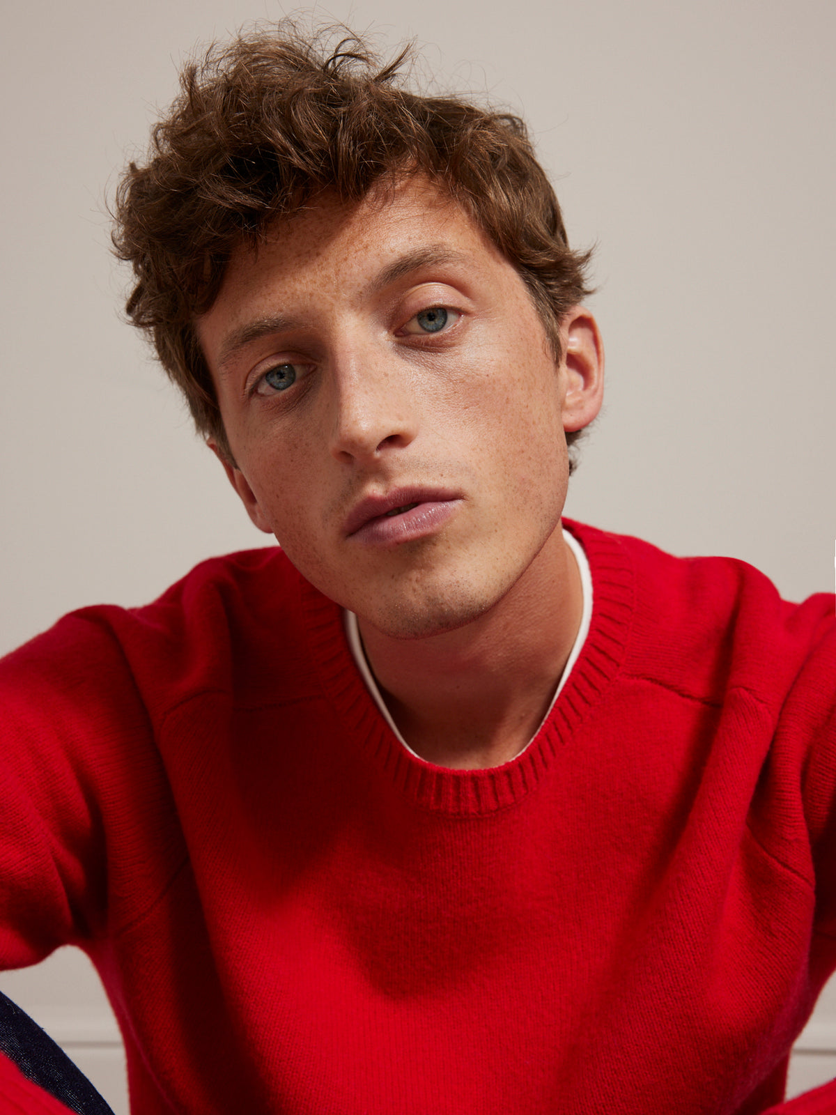 Herrenpullover aus meliertem Lambswool mit rundem Halsausschnitt