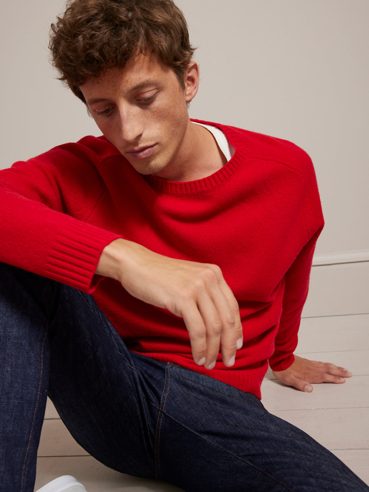 Herrenpullover aus meliertem Lambswool mit rundem Halsausschnitt